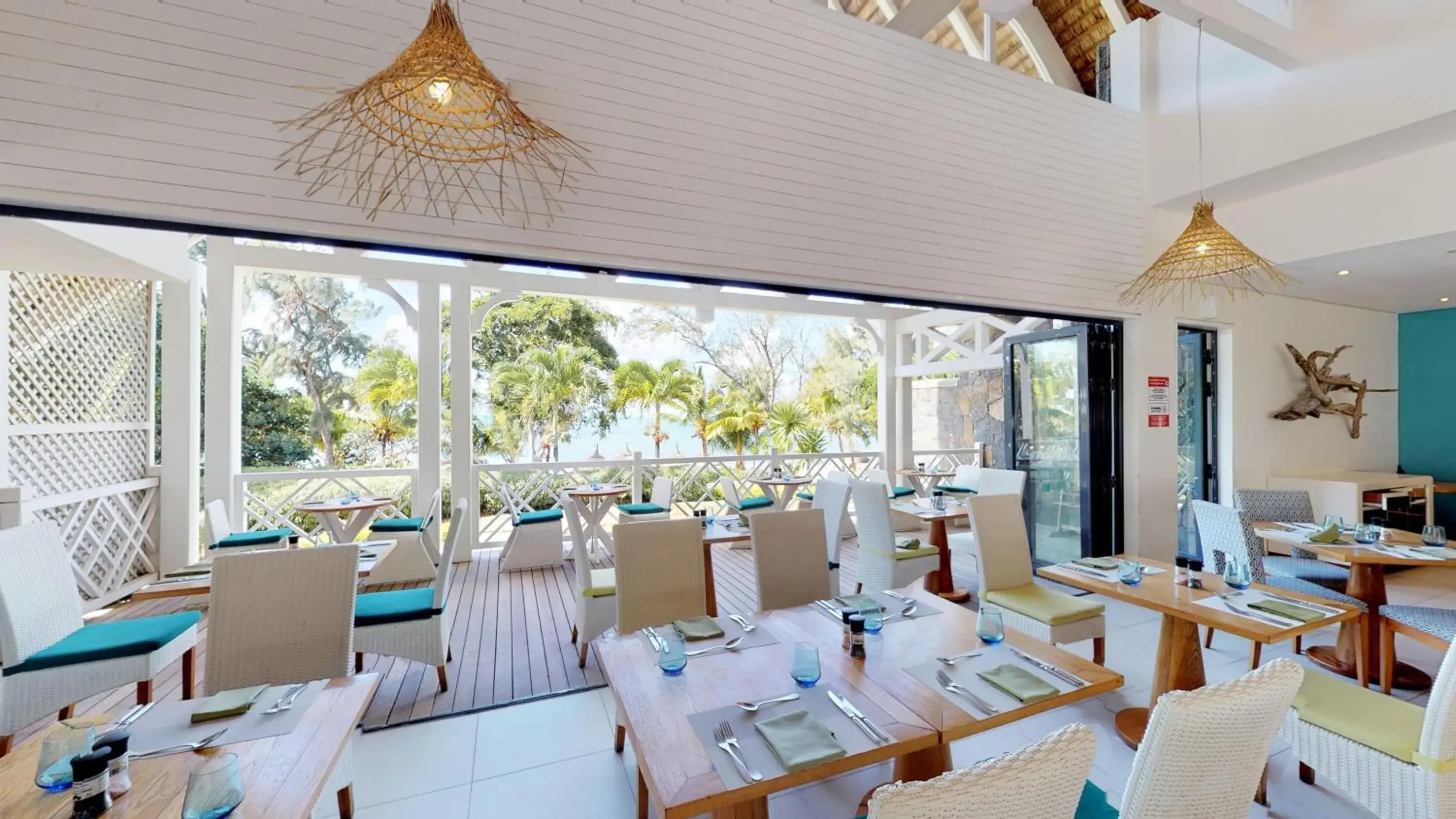 Restaurant/places to eat in Radisson Blu Azuri Resort & Spa Restaurant/places to eat in Radisson Blu Azuri Resort & Spa