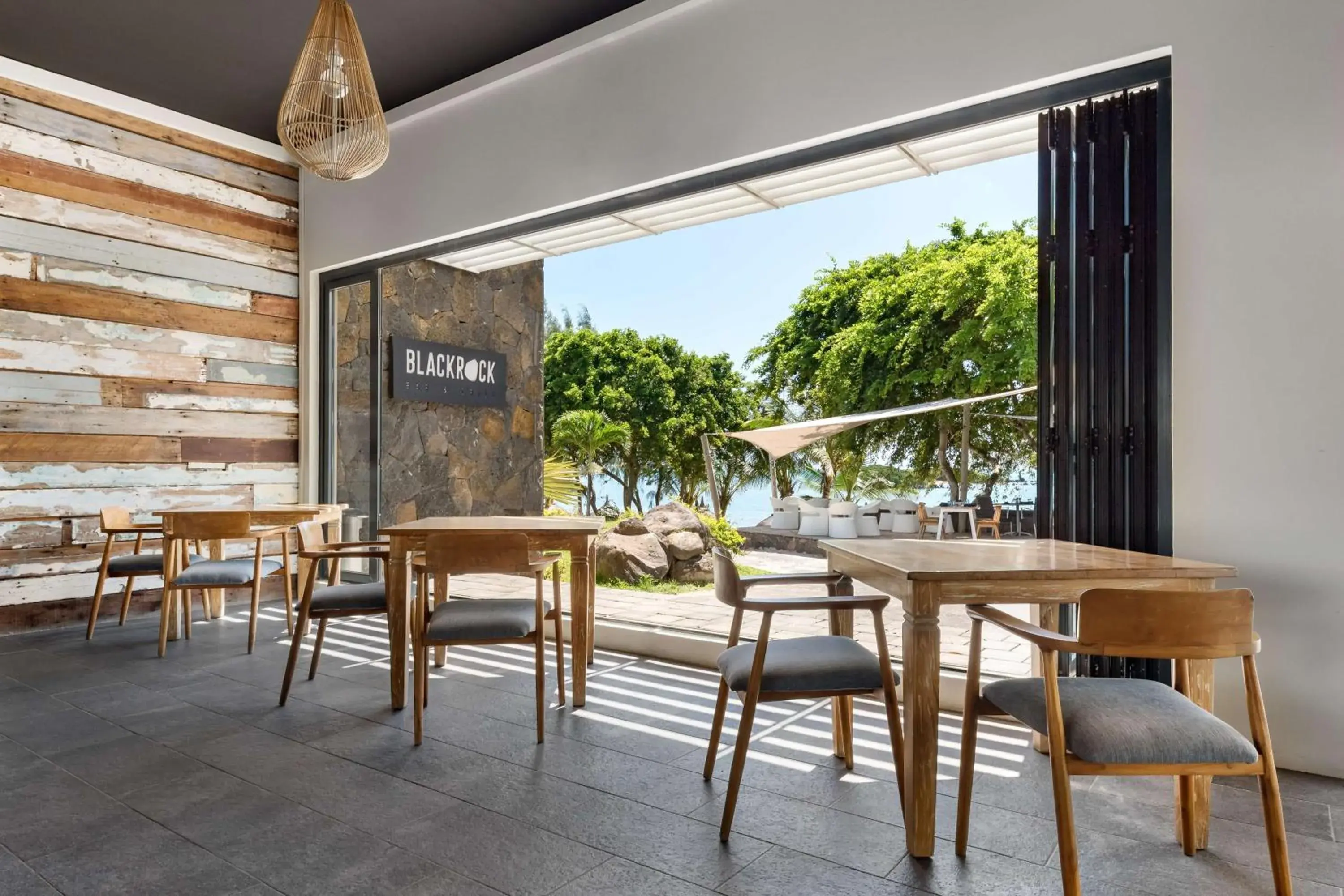 Restaurant/places to eat in Radisson Blu Azuri Resort & Spa Restaurant/places to eat in Radisson Blu Azuri Resort & Spa