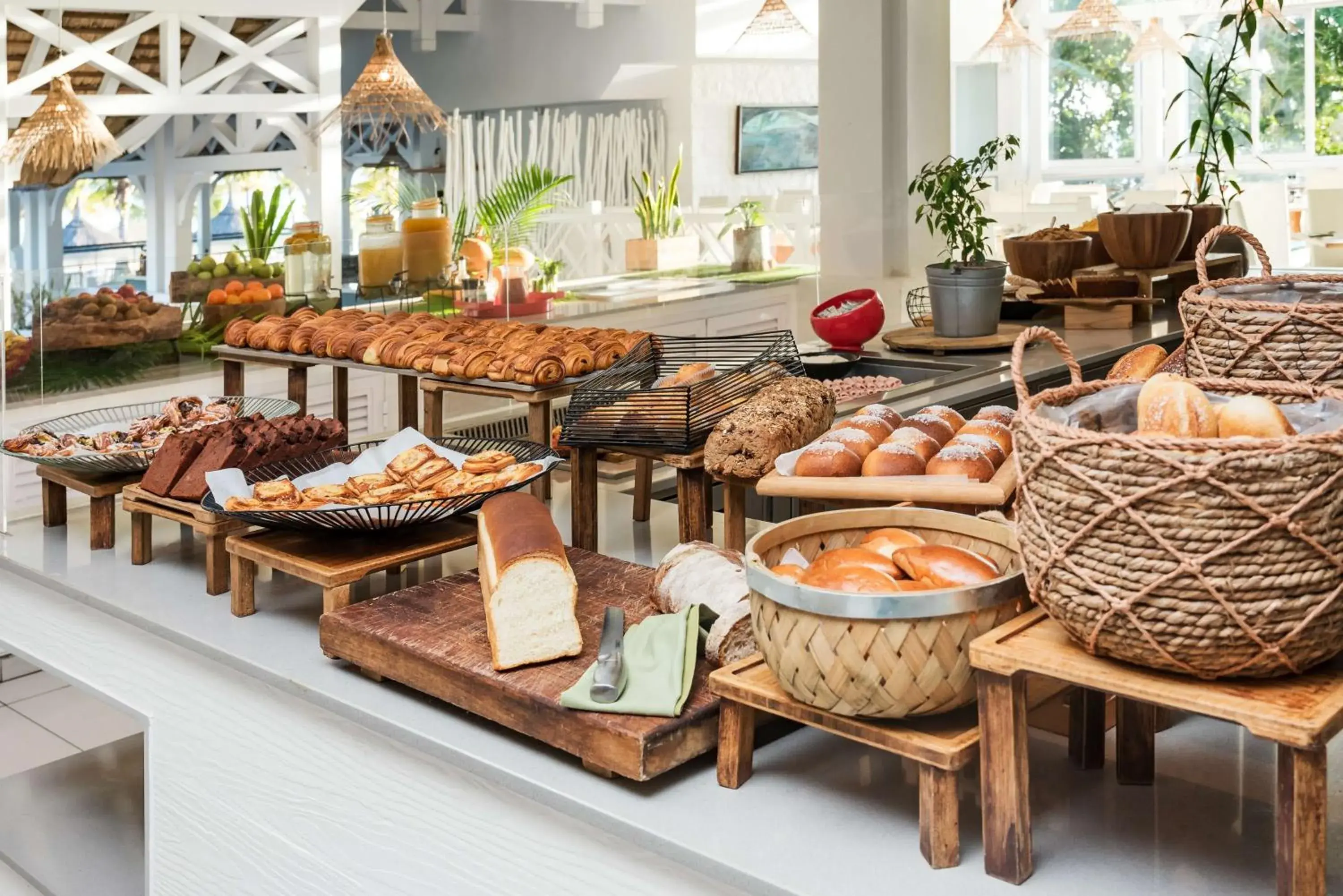 Restaurant/places to eat in Radisson Blu Azuri Resort & Spa Restaurant/places to eat in Radisson Blu Azuri Resort & Spa