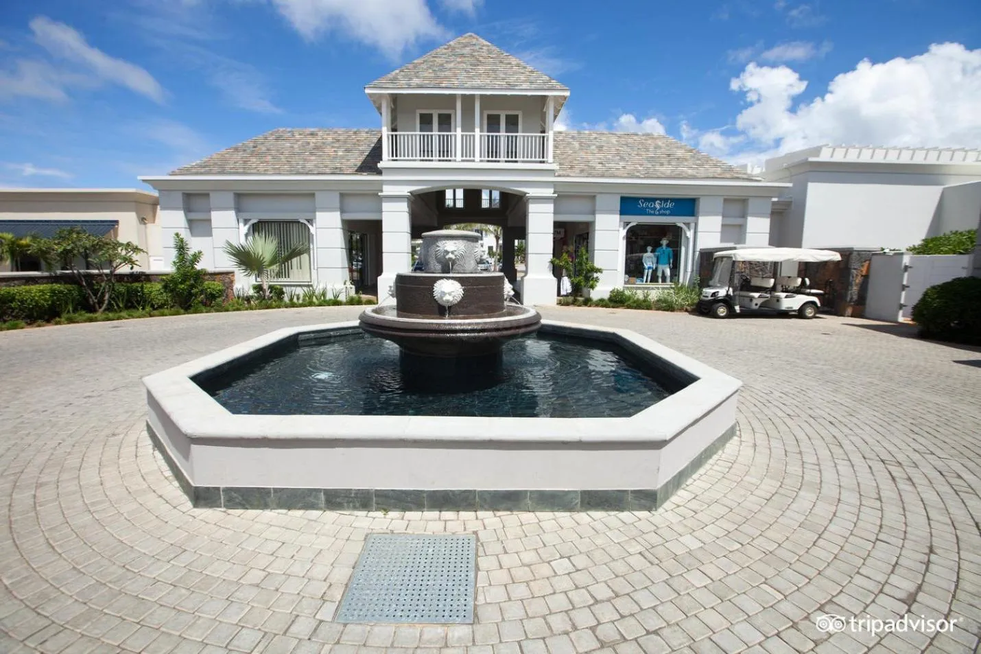 Property building in Radisson Blu Azuri Resort & Spa