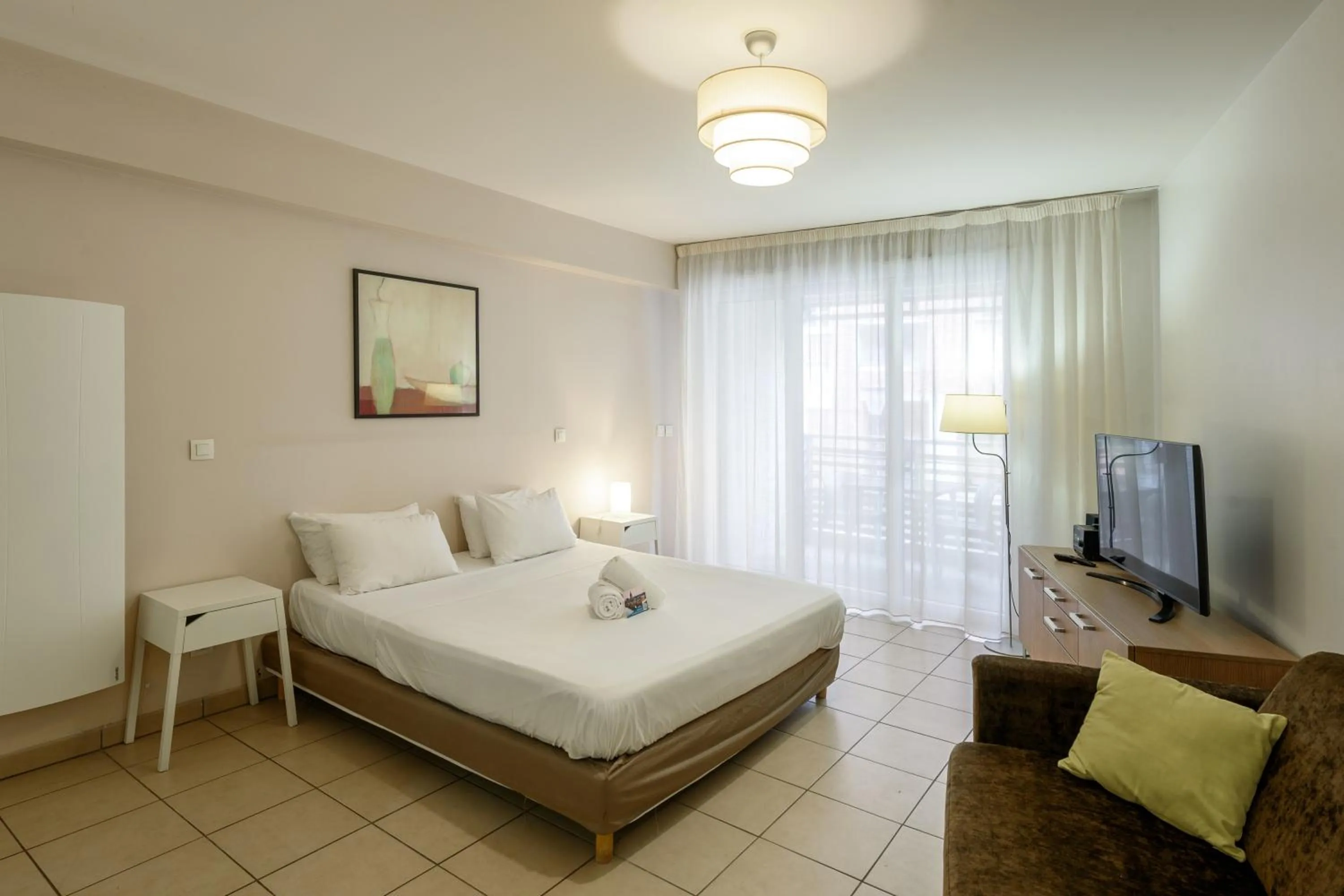 Bed in Residhotel Toulouse Centre