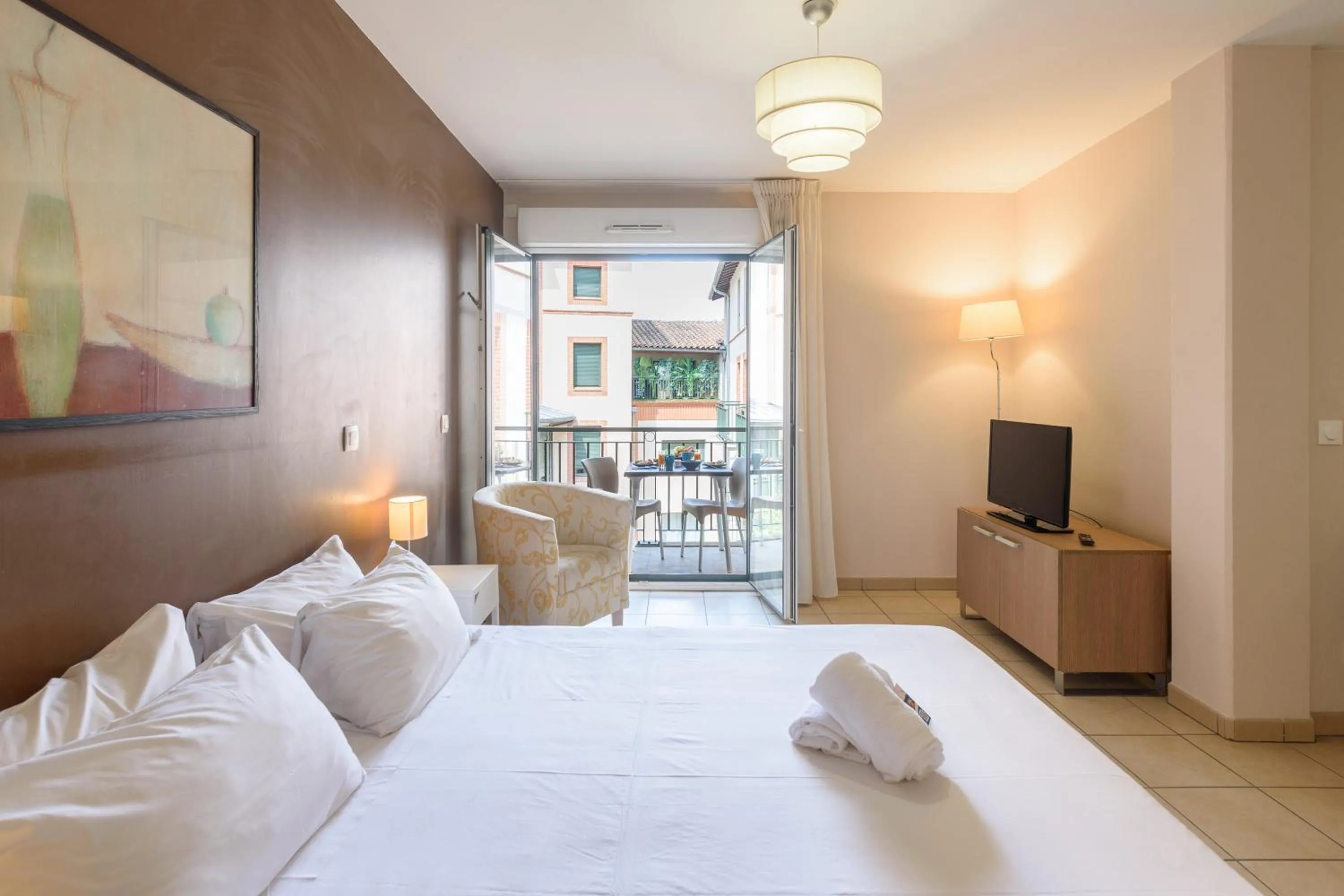 Photo of the whole room, Bed in Residhotel Toulouse Centre