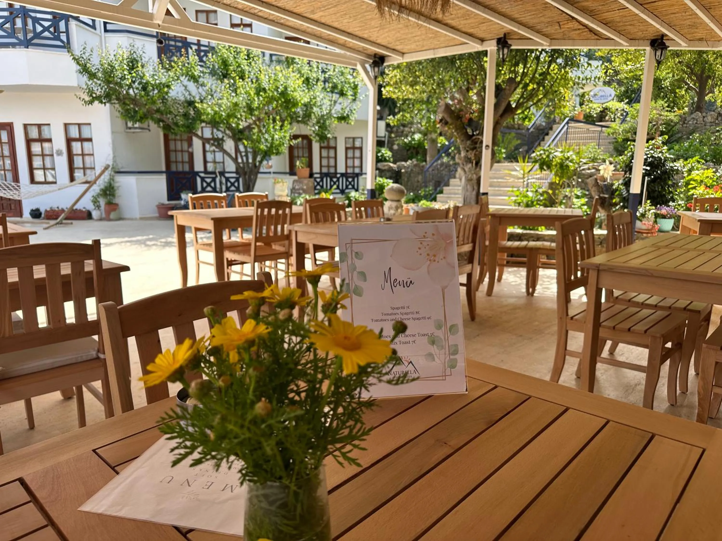 Restaurant/places to eat in NATURELLA APART HOTEL