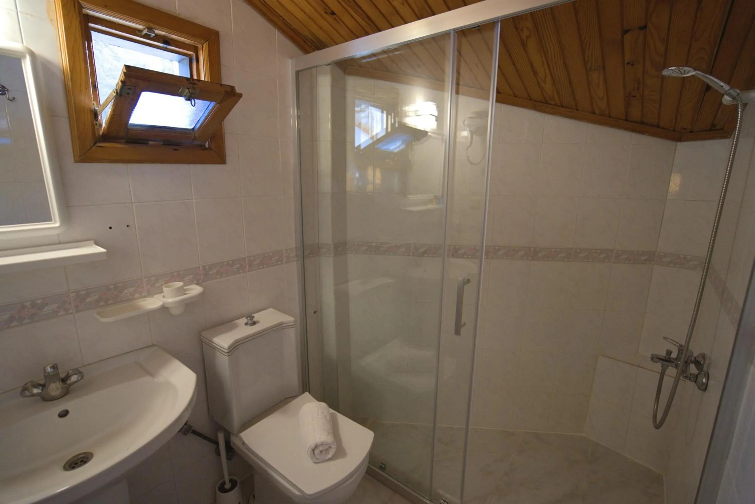 Shower in NATURELLA APART HOTEL