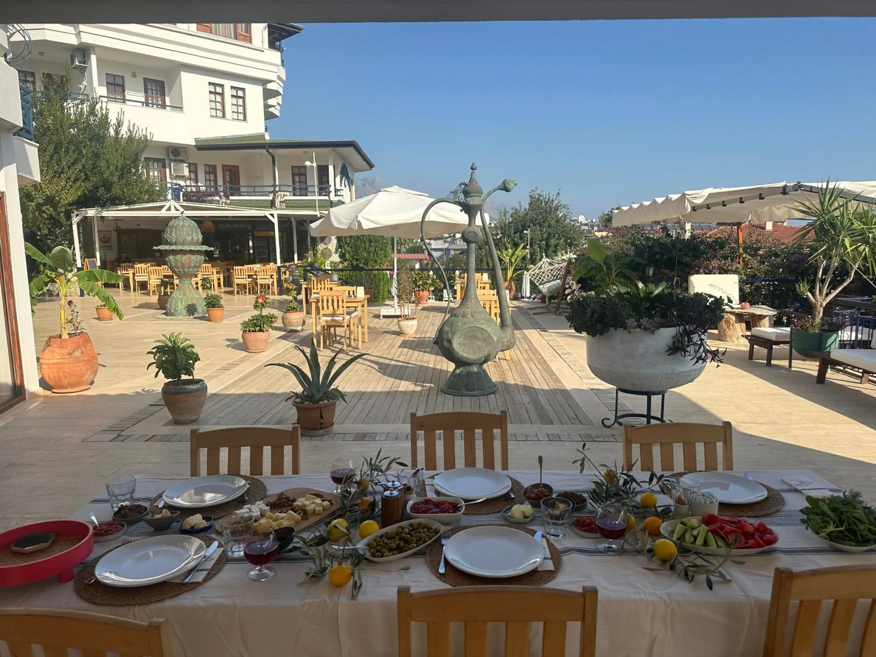 Restaurant/places to eat in NATURELLA APART HOTEL