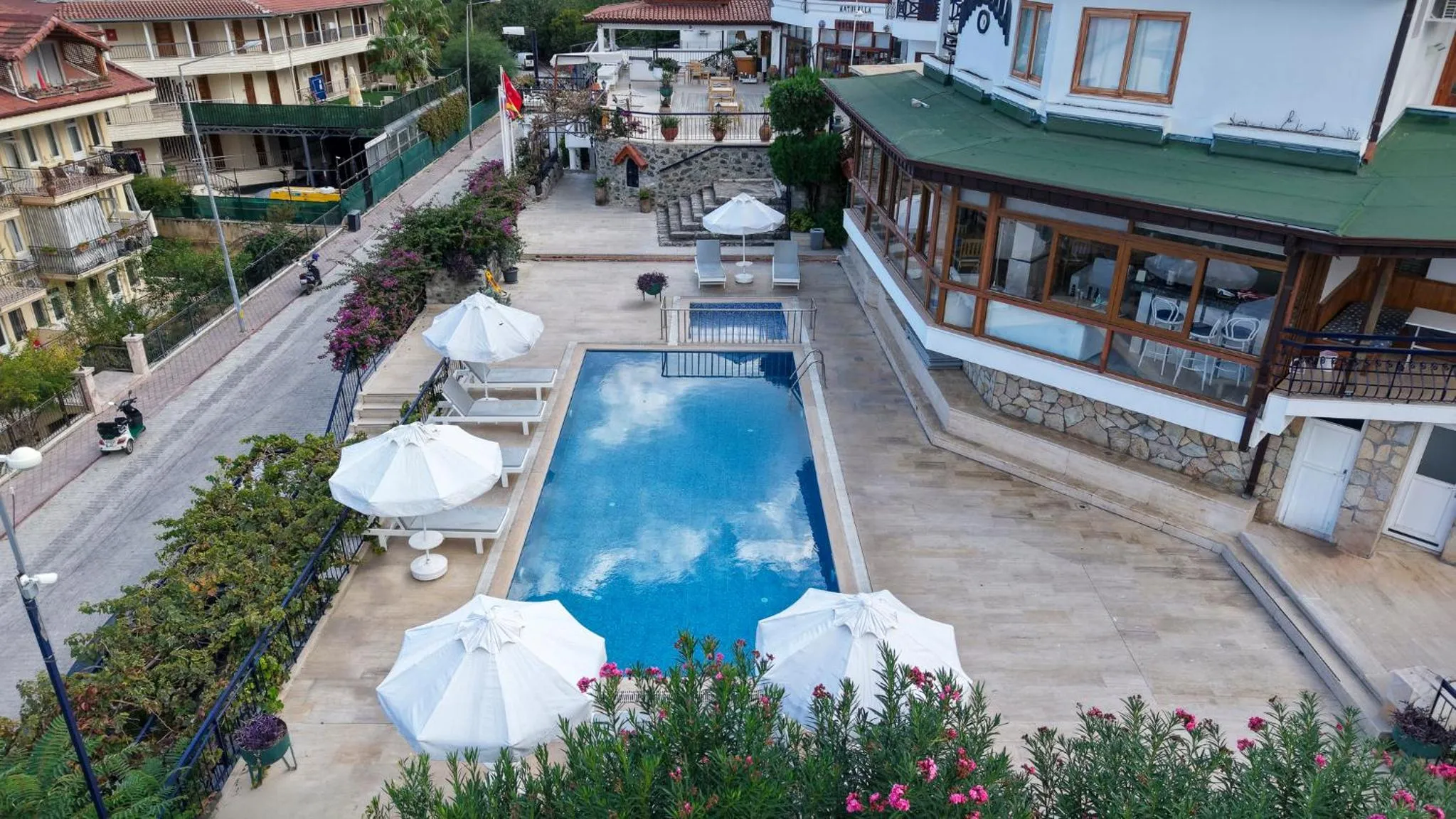 Swimming pool in NATURELLA APART HOTEL