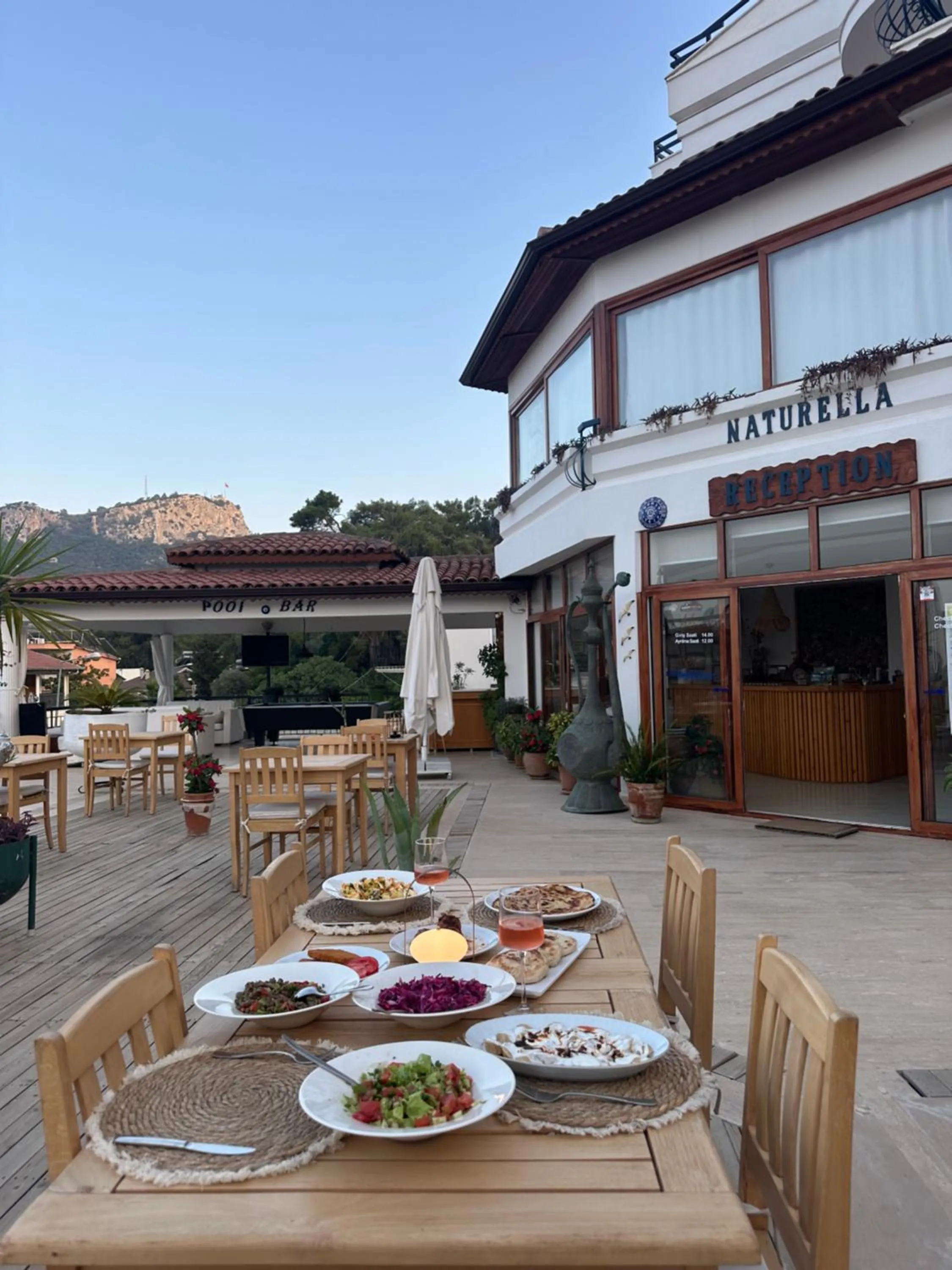 Restaurant/places to eat in NATURELLA APART HOTEL