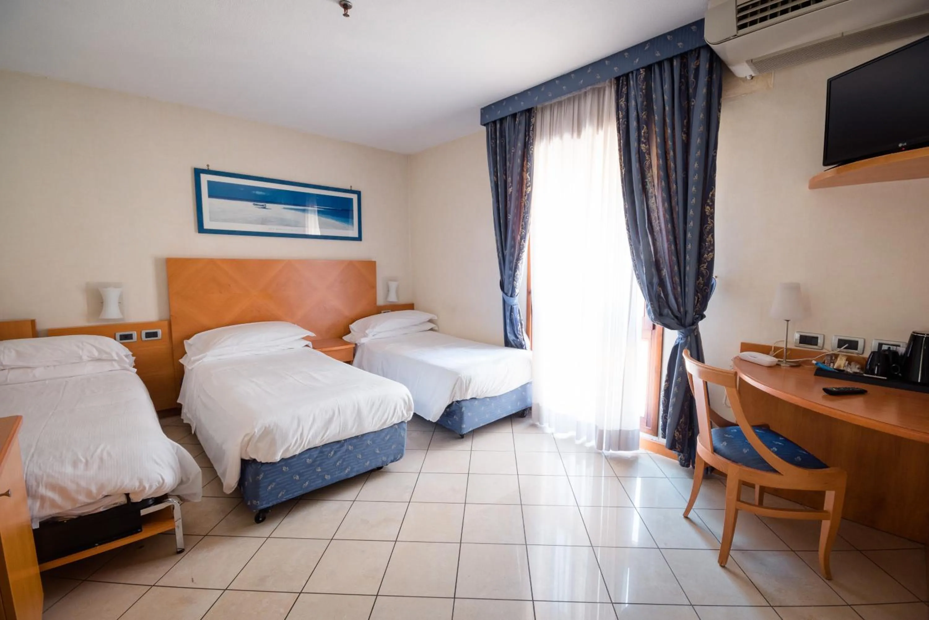 Photo of the whole room, Bed in Hotel Centrale