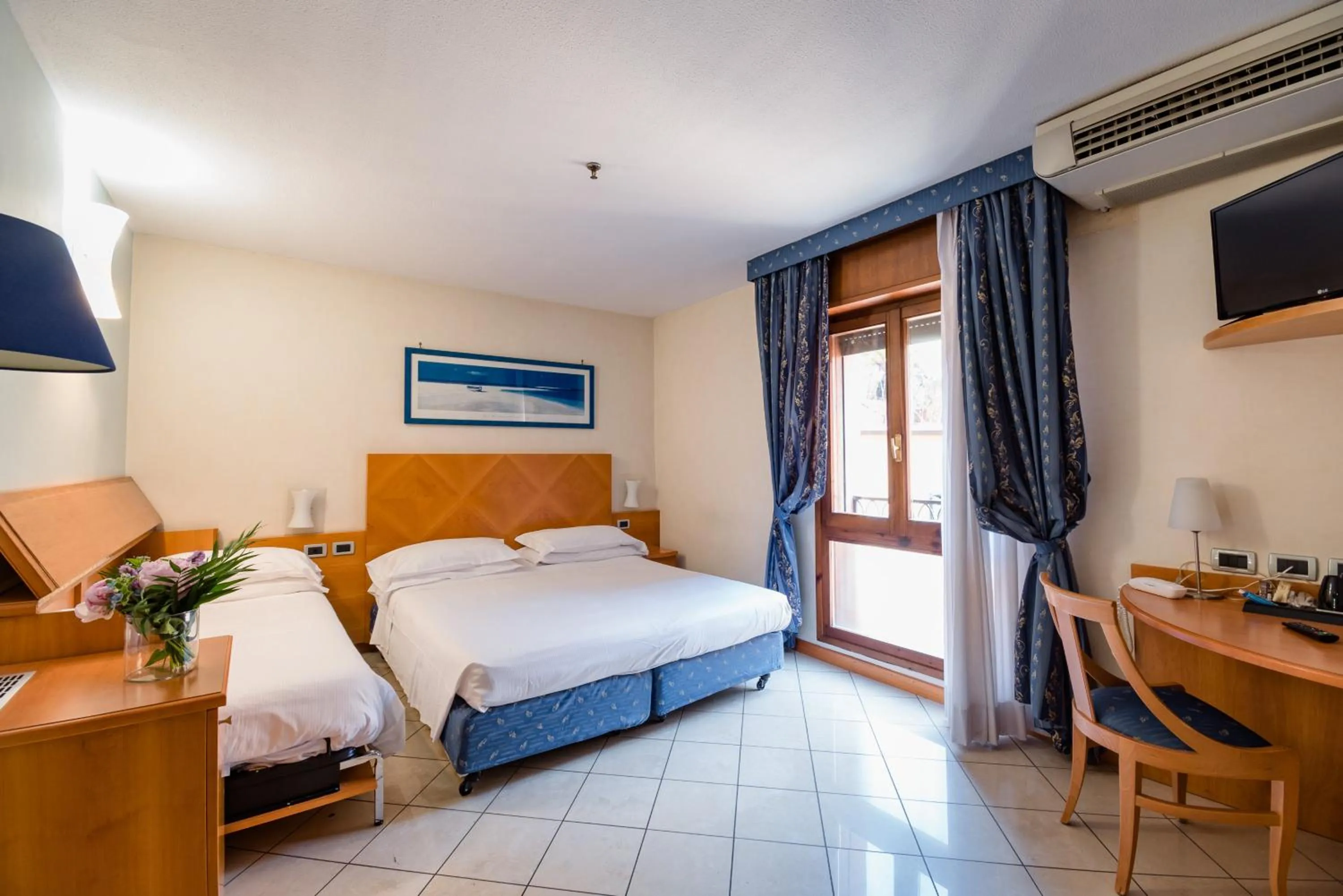 Photo of the whole room, Bed in Hotel Centrale