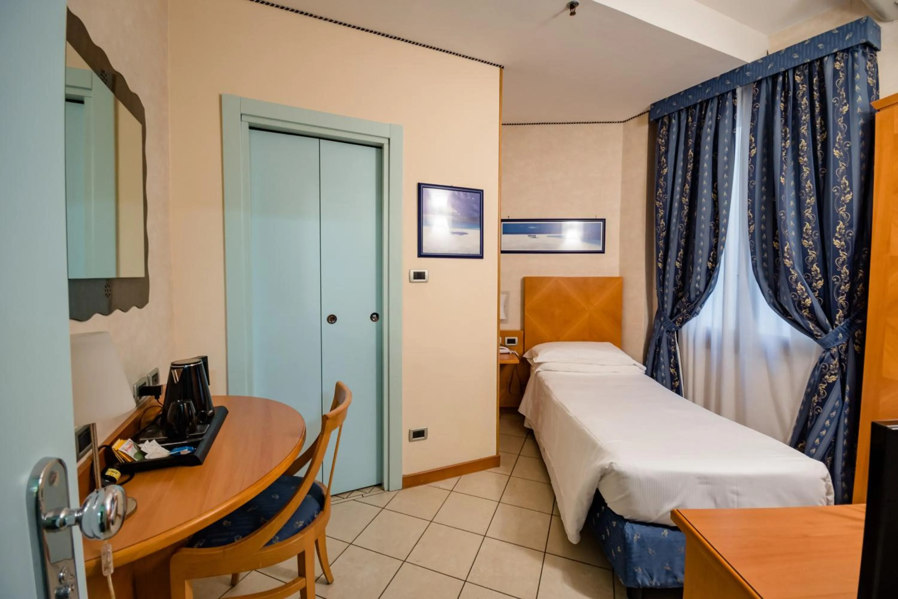 Photo of the whole room, Bed in Hotel Centrale