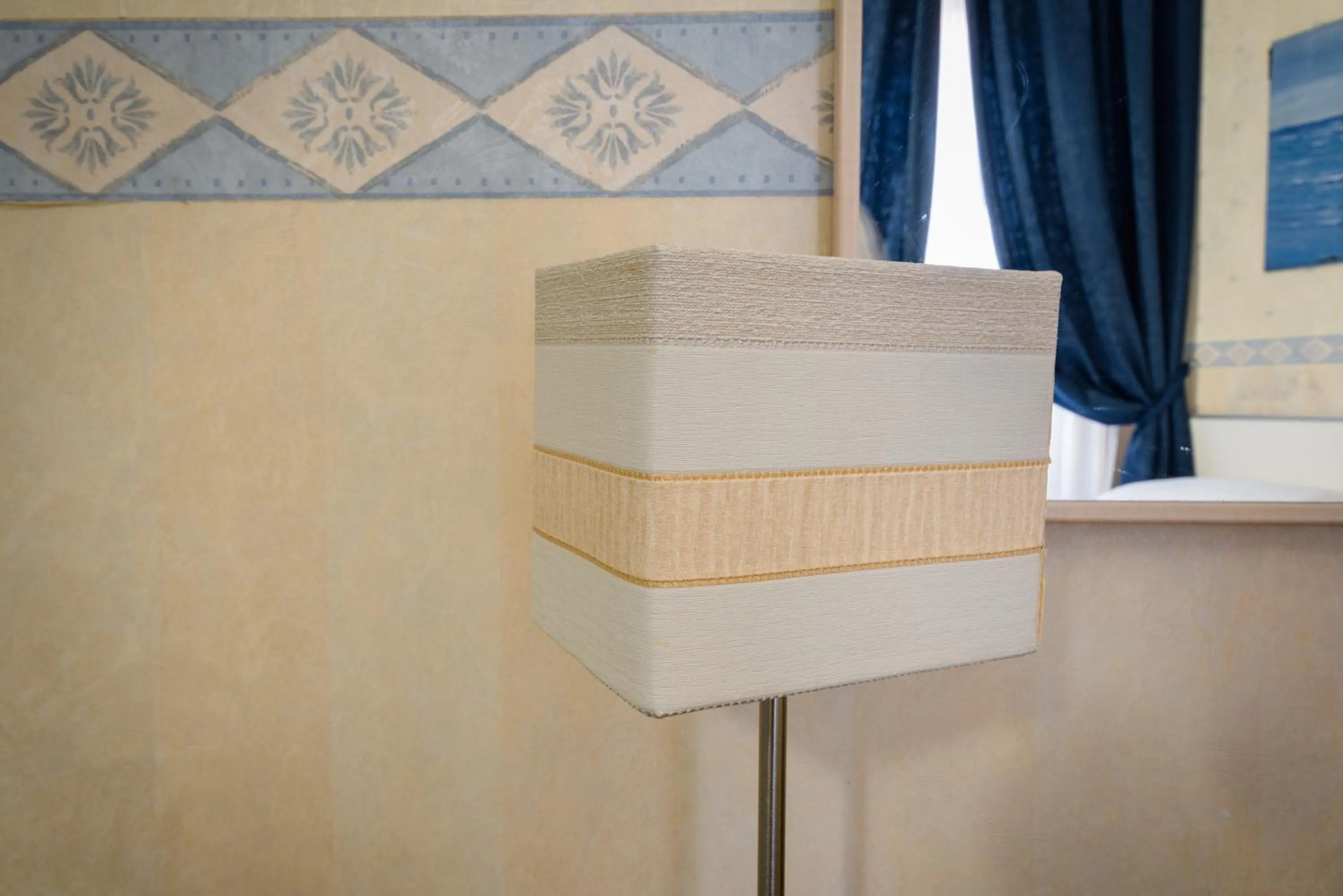 Logo/Certificate/Sign in Hotel Centrale