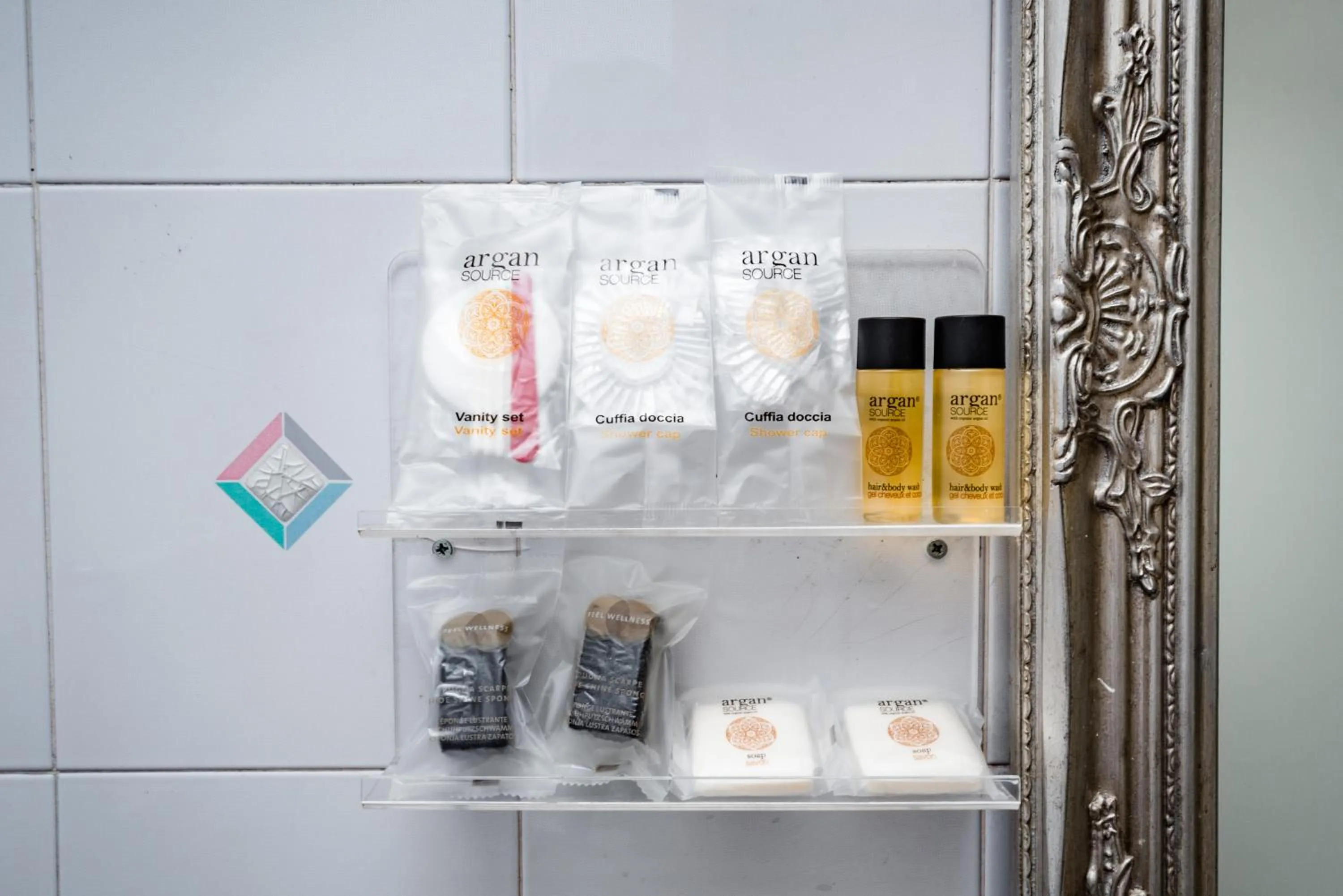 Logo/Certificate/Sign in Hotel Centrale