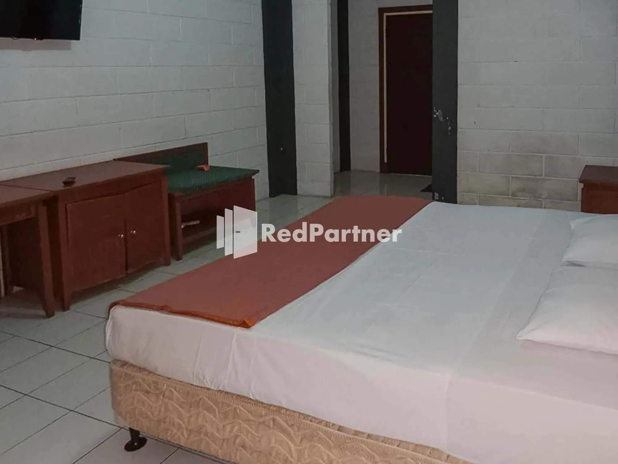 Standard Double Room in Kampung Resort Pertiwi RedPartner Standard Double Room in Kampung Resort Pertiwi RedPartner