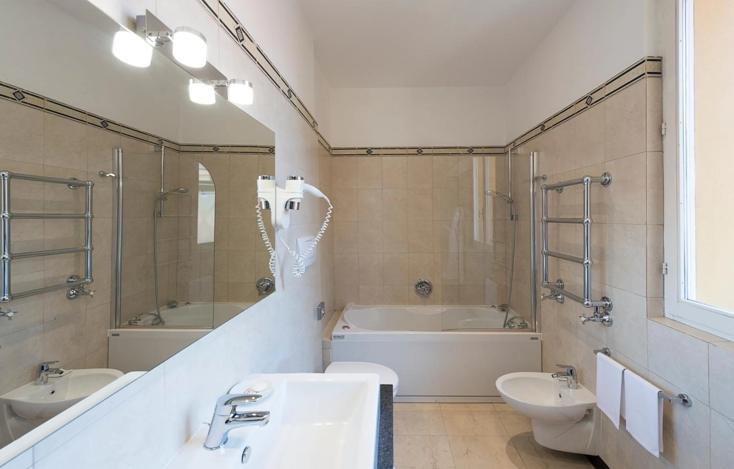 Bathroom in Phi Hotel Bologna