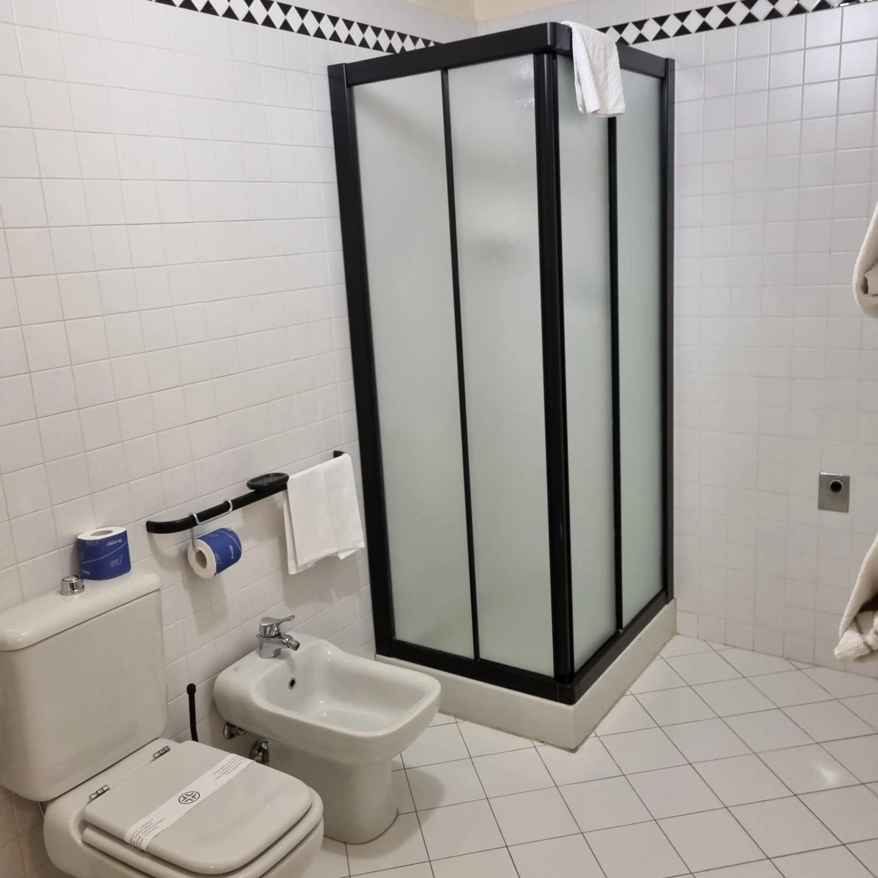 Shower in Phi Hotel Bologna