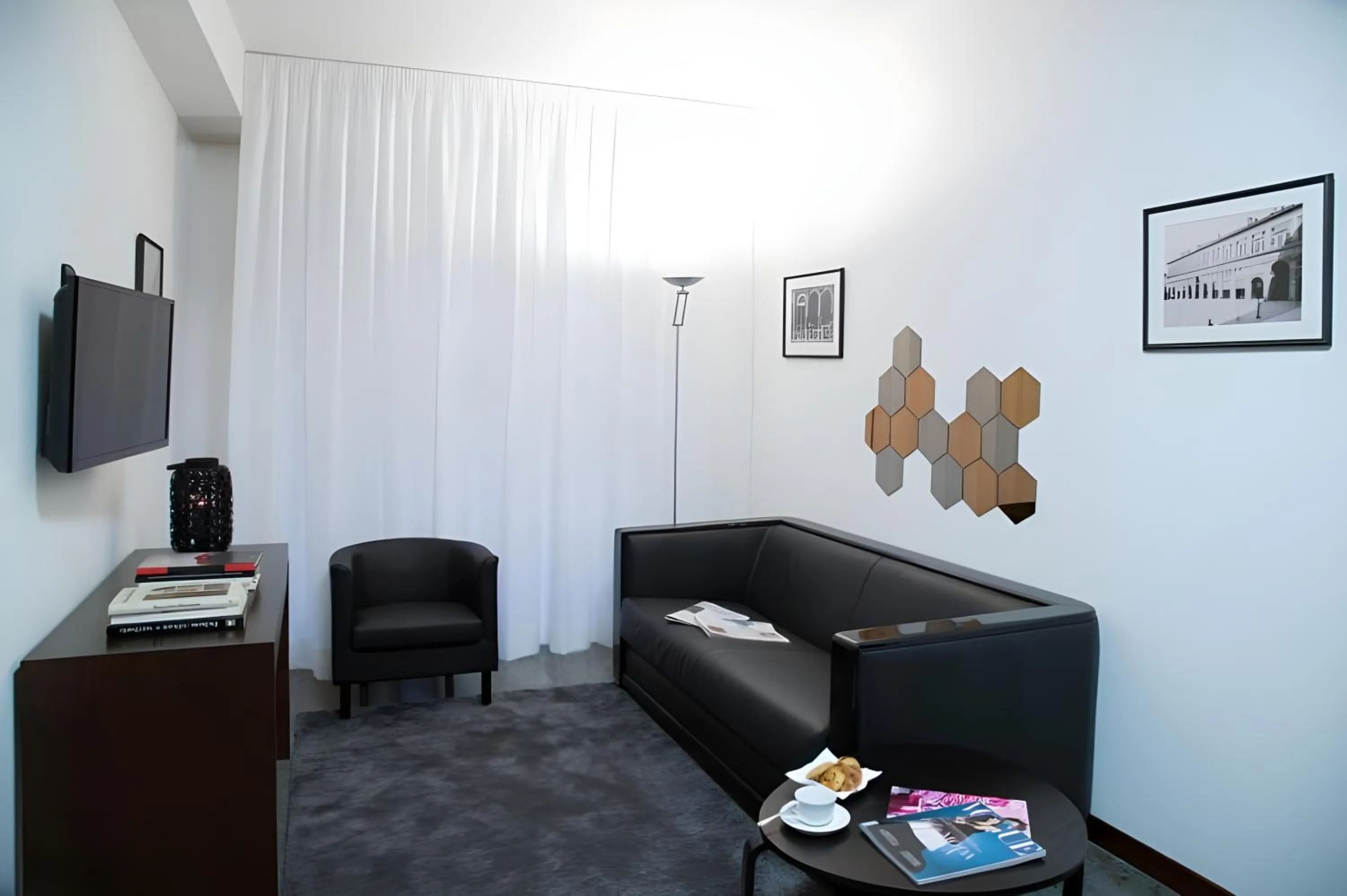 TV and multimedia in Phi Hotel Bologna