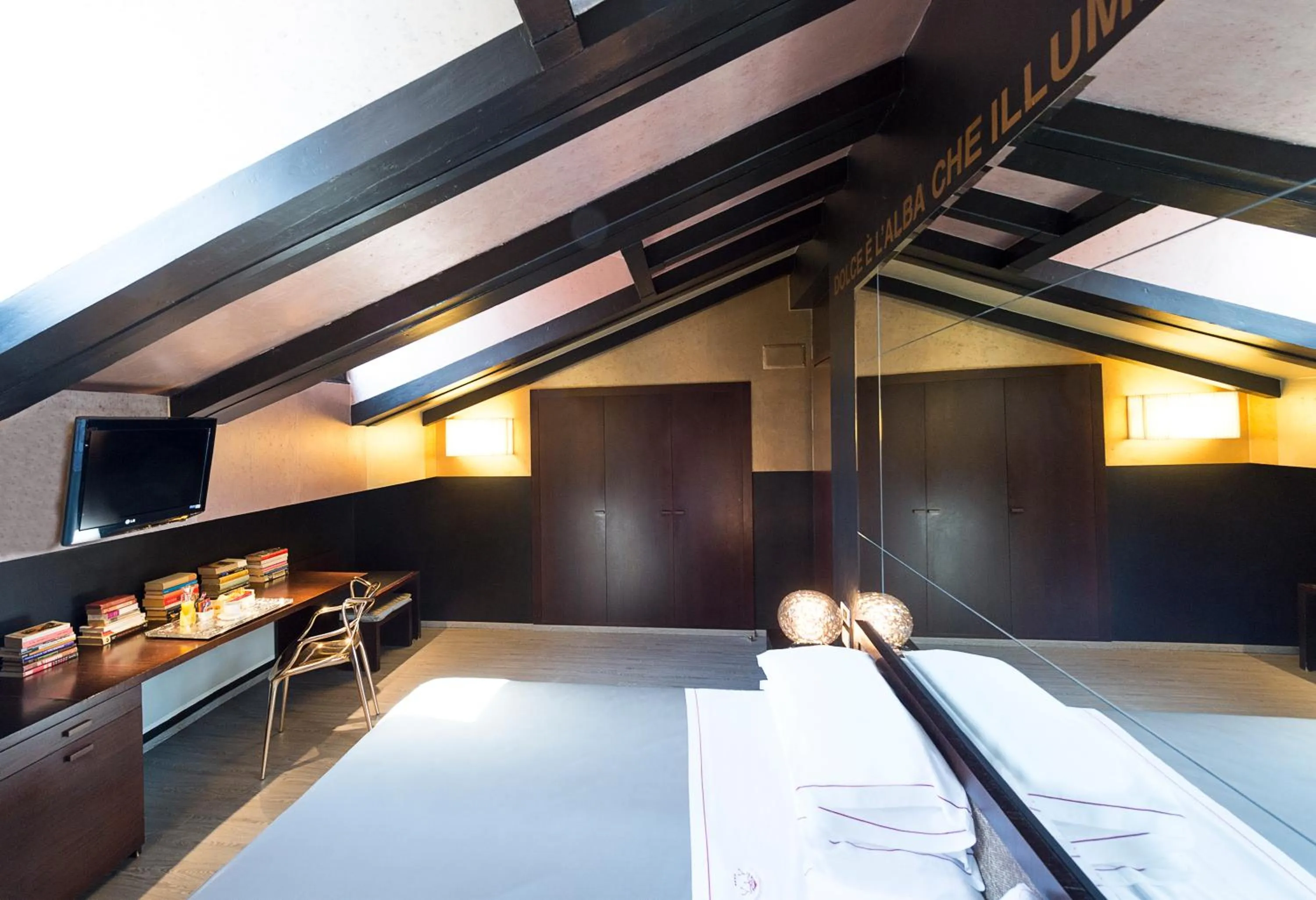 Bed in Phi Hotel Bologna