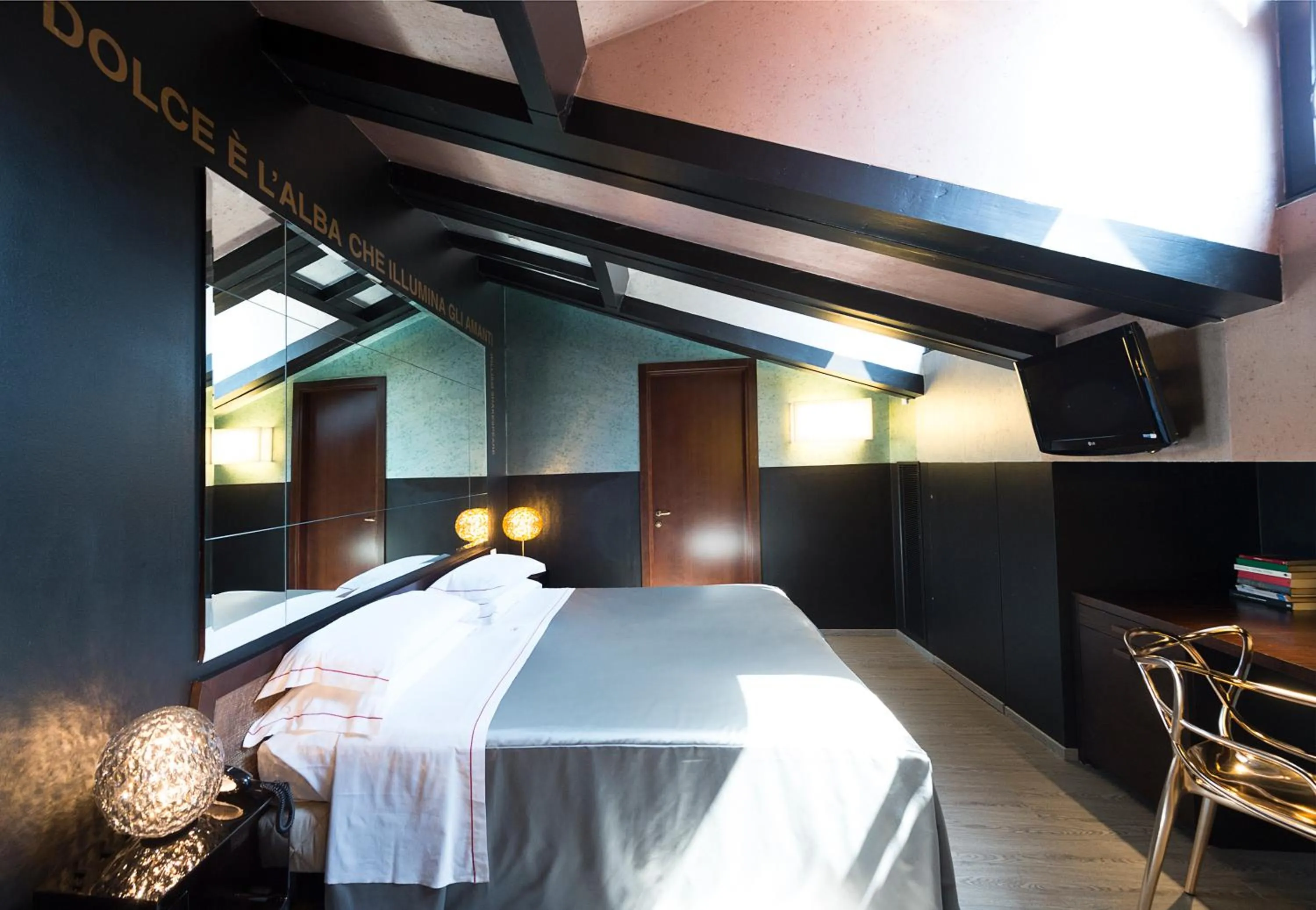 Bed in Phi Hotel Bologna