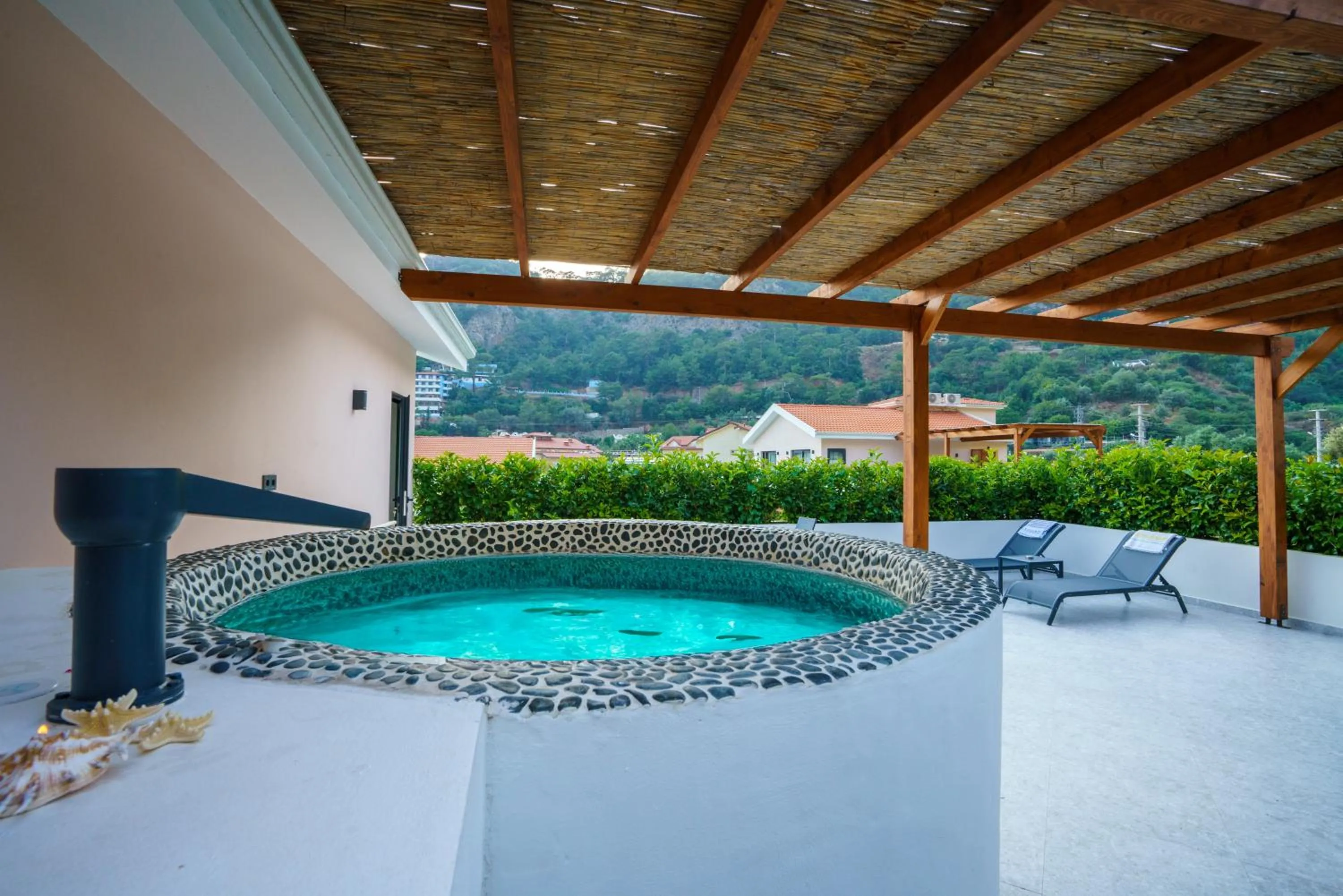 Hot Tub in The Pearl Ölüdeniz