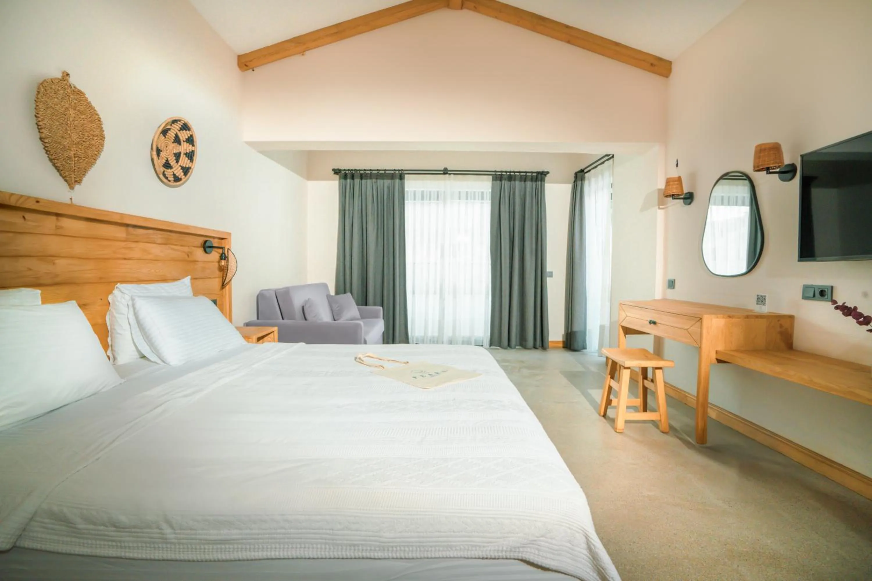 View (from property/room), Bed in The Pearl Ölüdeniz