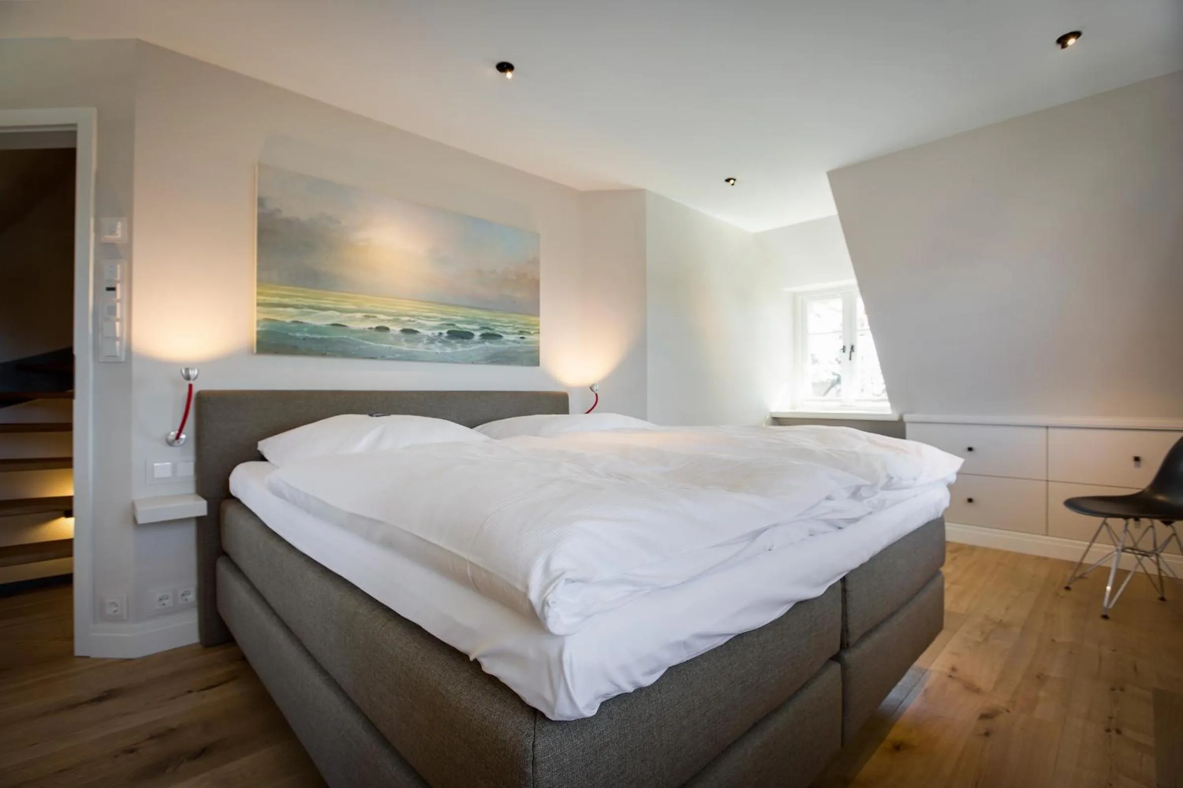 Bedroom, Bed in Hues Minde