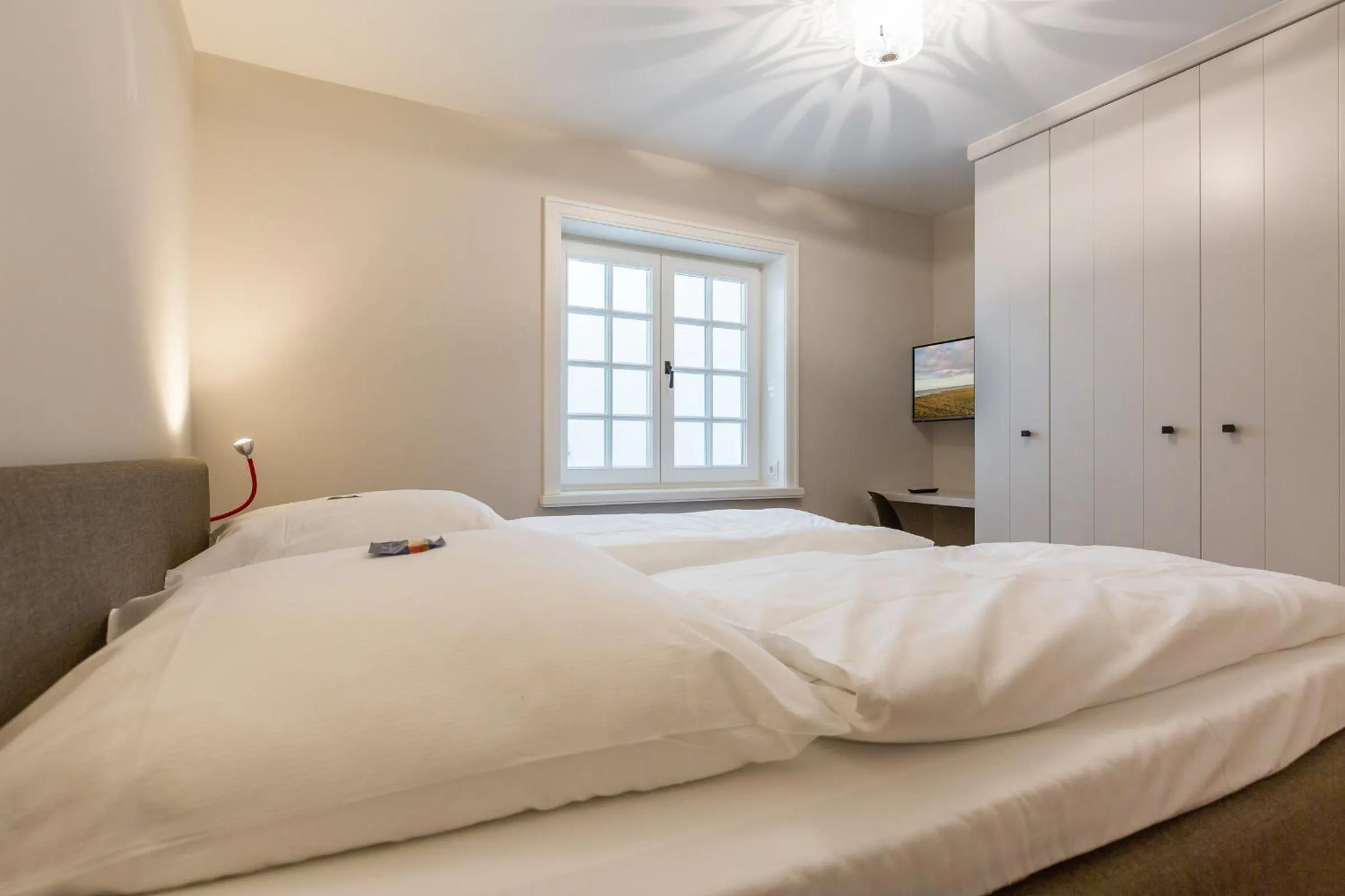 Bedroom, Bed in Hues Minde
