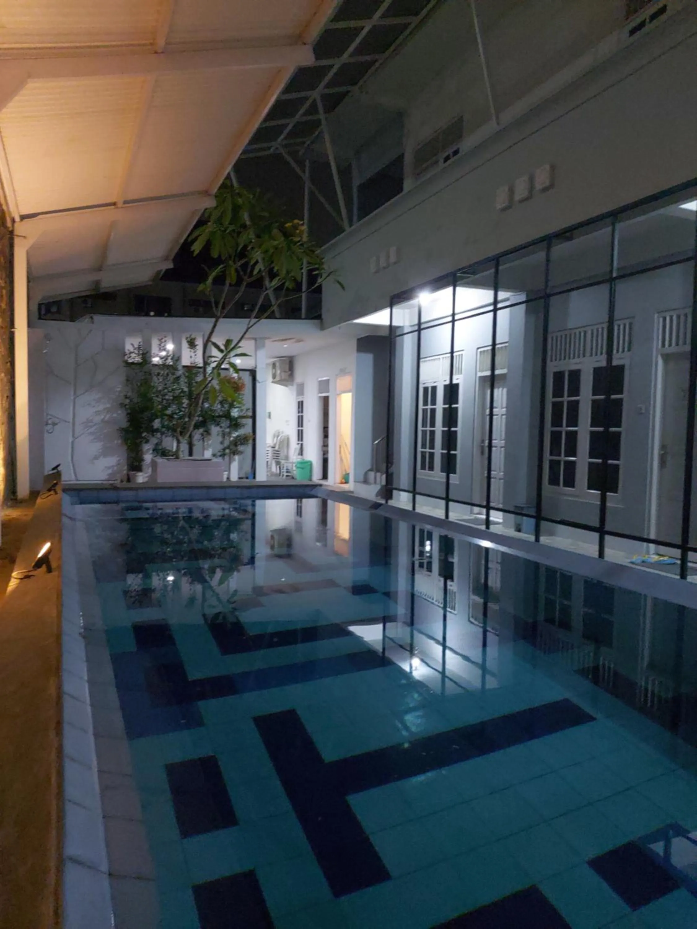 Swimming pool in Tamadara Guesthouse Jogja