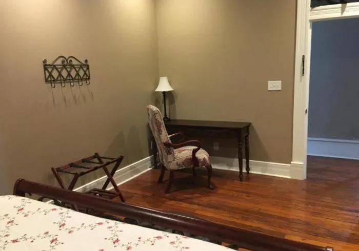 Seating area, Bed in Historic Kahn Hotel