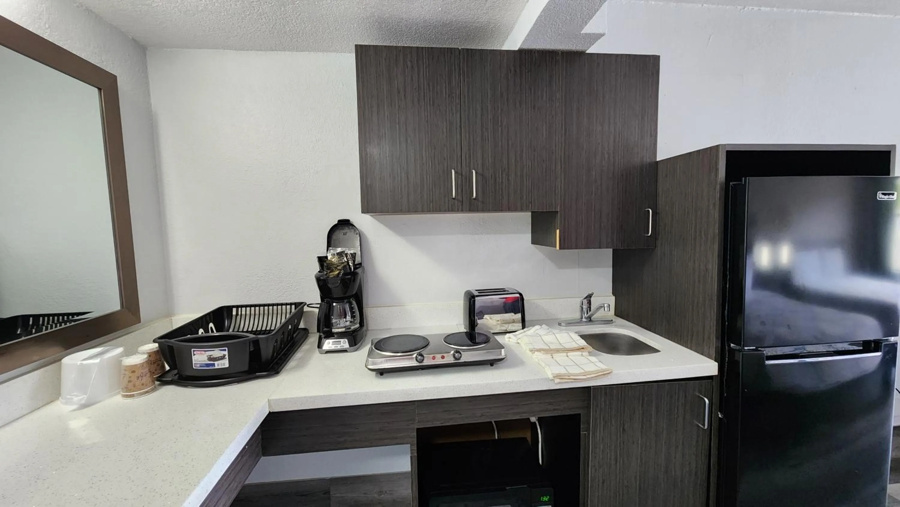 Coffee/tea facilities in Studio 6 Houston TX Medical Center NRG Stadium