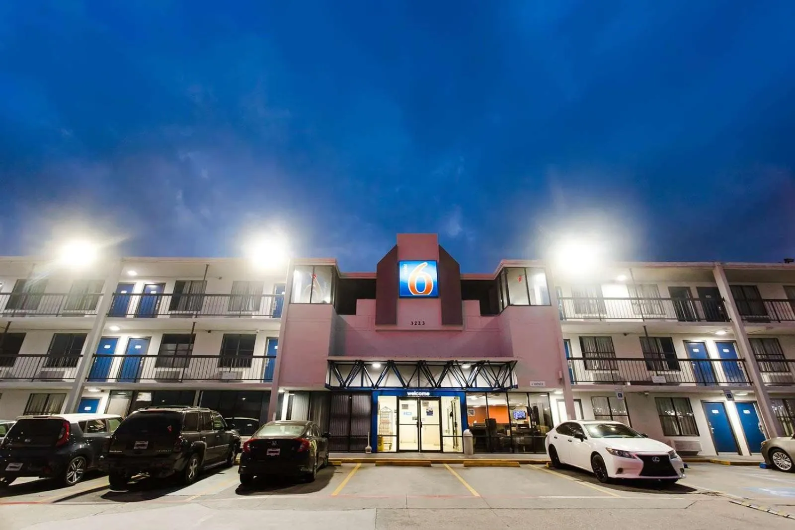 Property building in Studio 6 Houston TX Medical Center NRG Stadium