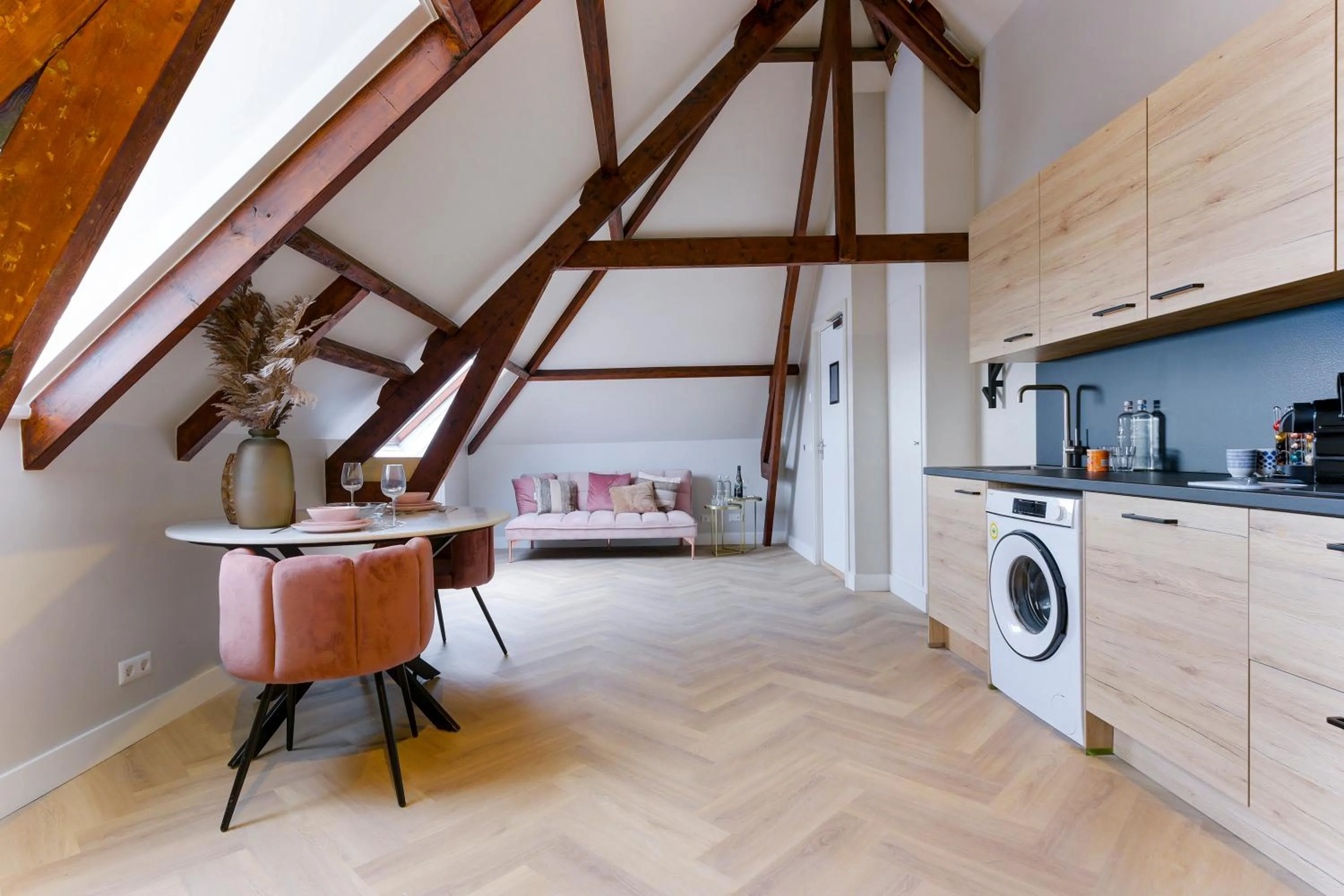 Kitchen or kitchenette, Bed in Novallure Short Stay Apartments