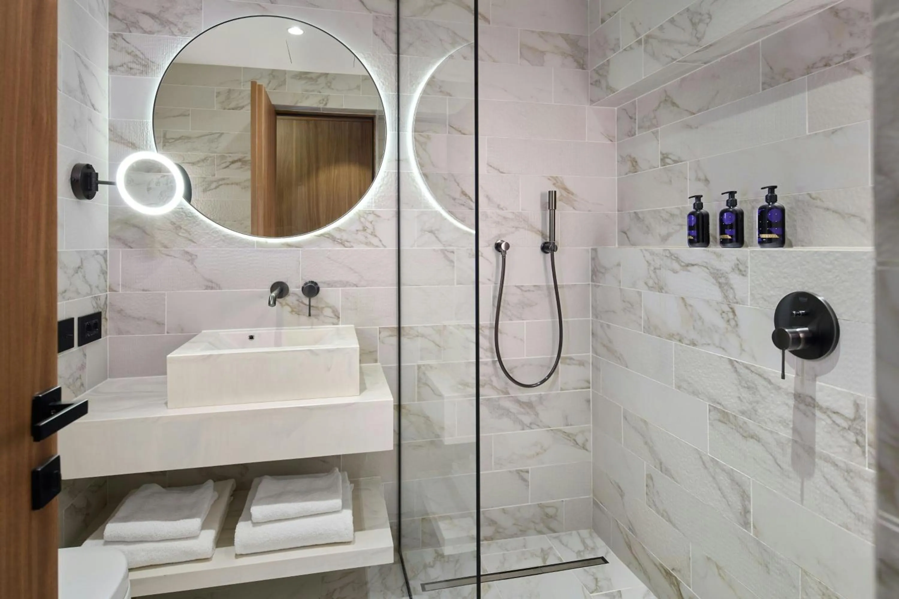 Bathroom in Cardo Roma, Autograph Collection