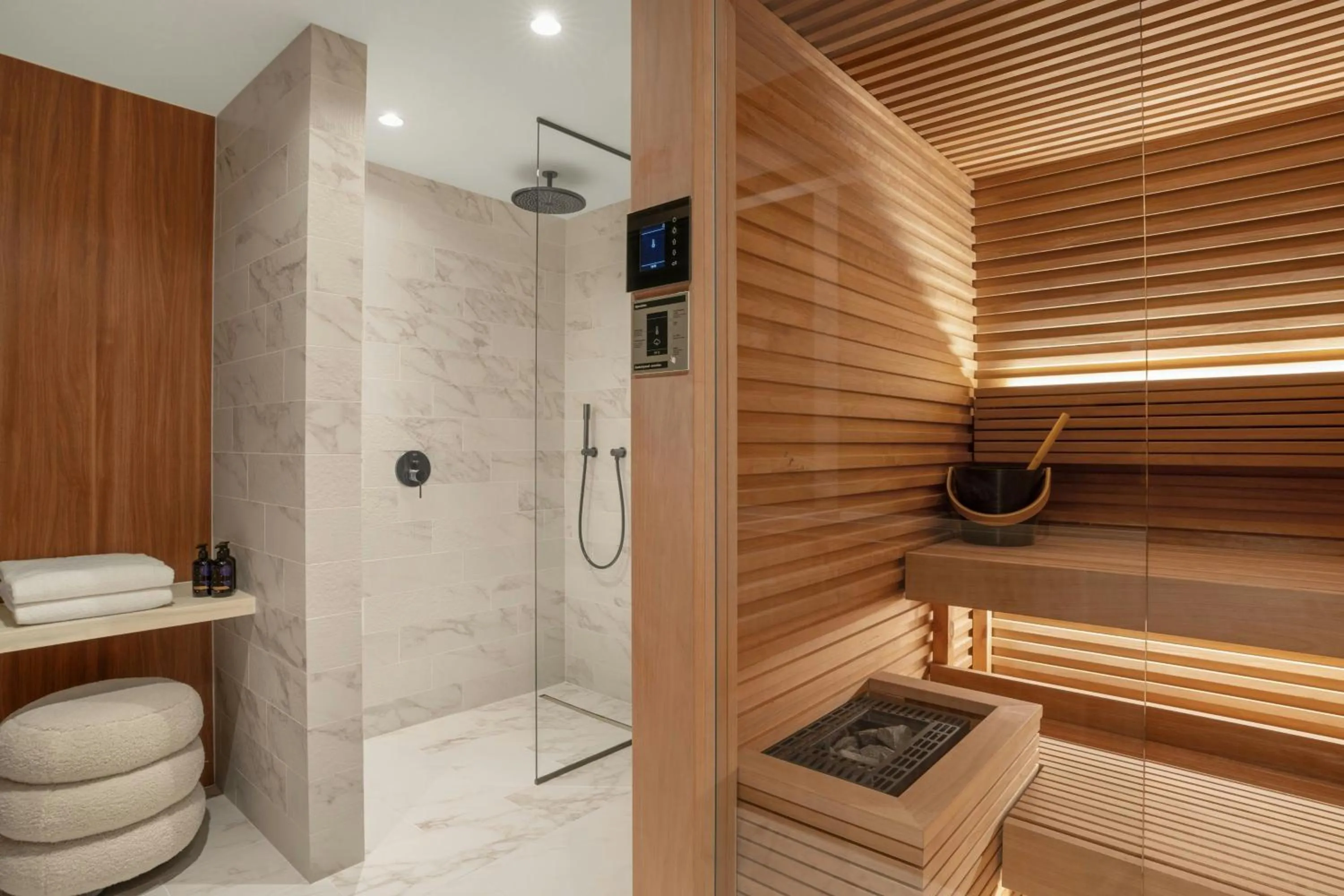 Photo of the whole room in Cardo Roma, Autograph Collection