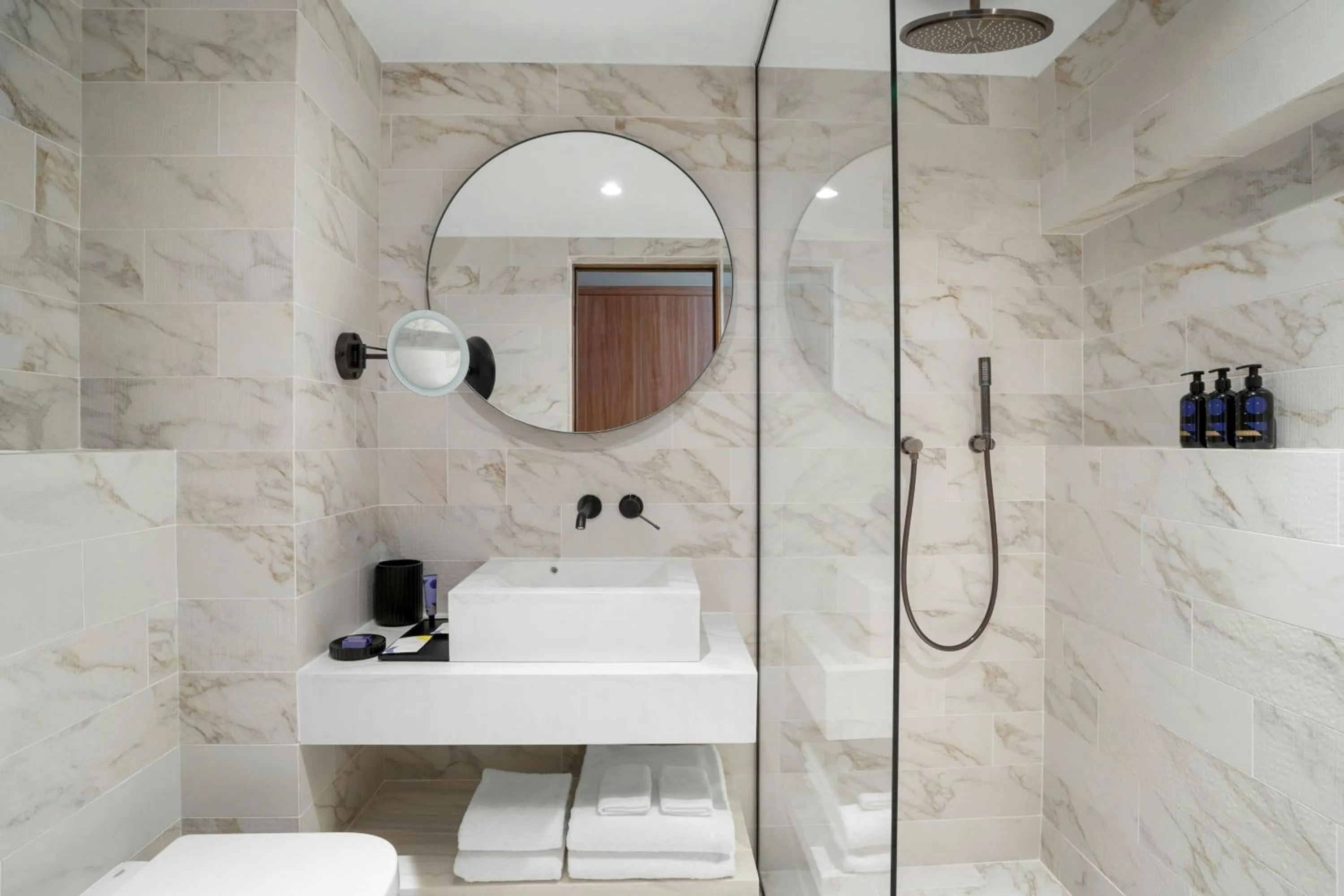 Bathroom in Cardo Roma, Autograph Collection