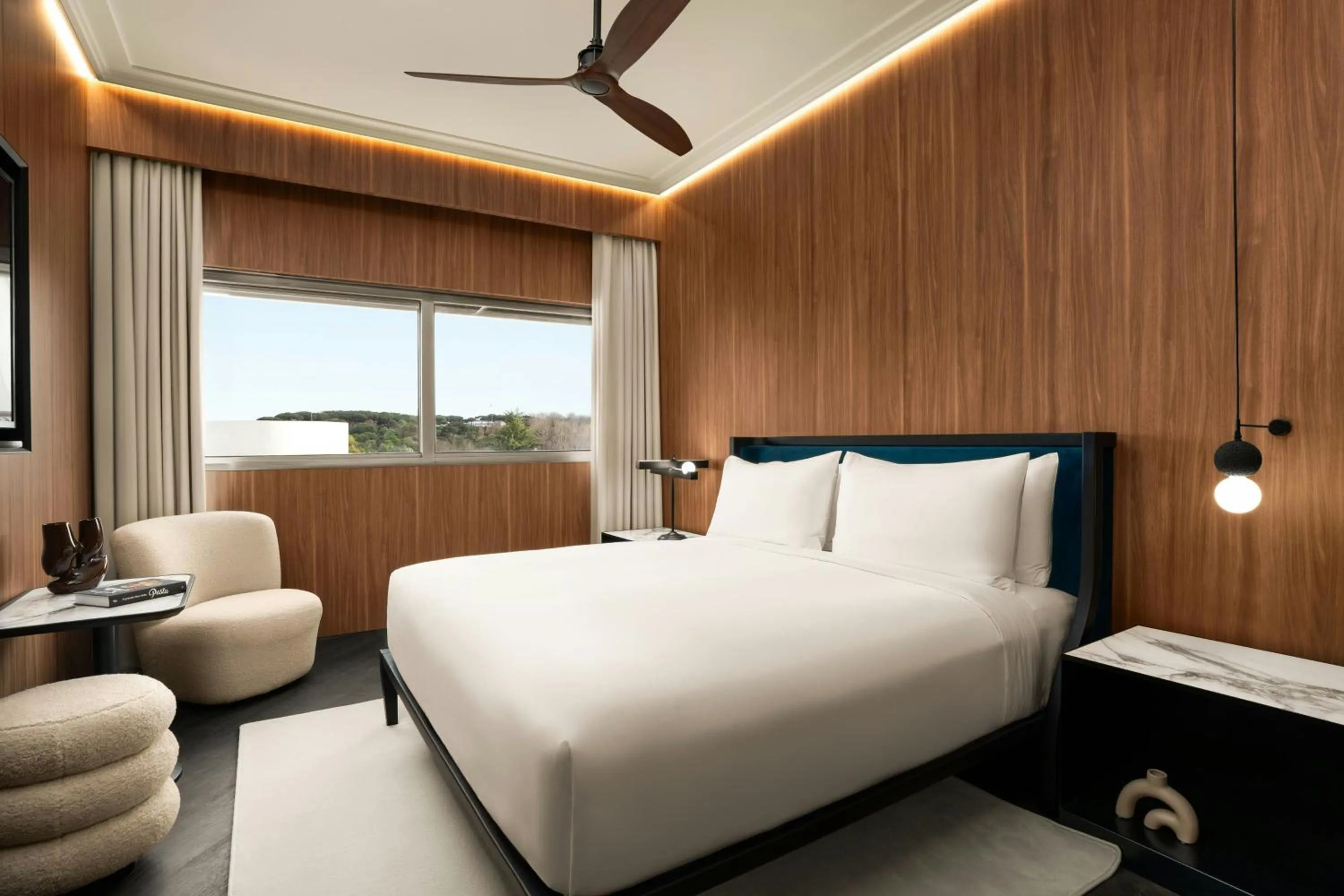 Photo of the whole room, Bed in Cardo Roma, Autograph Collection