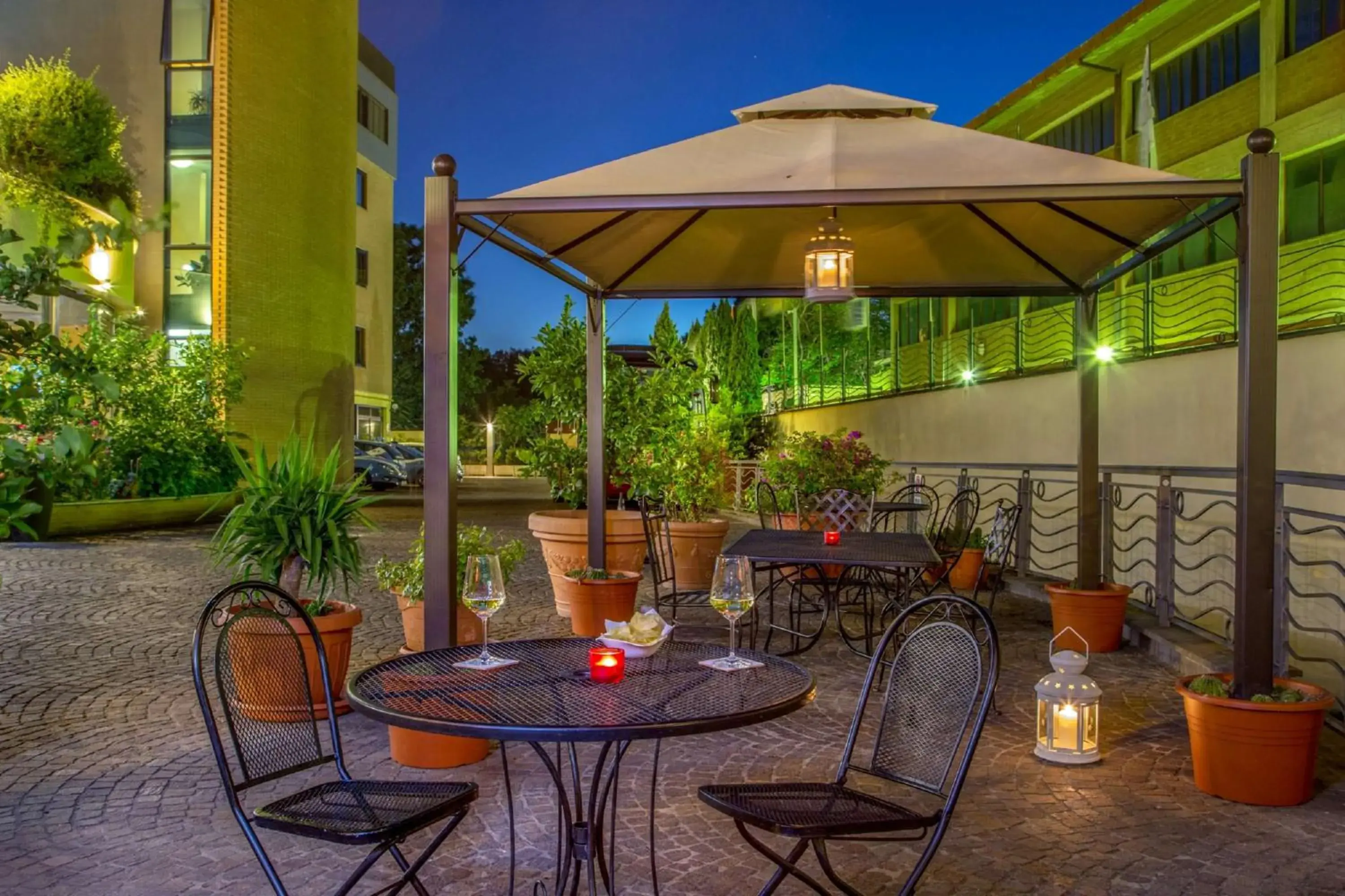 Lounge or bar in Best Western Blu Hotel Roma Lounge or bar in Best Western Blu Hotel Roma