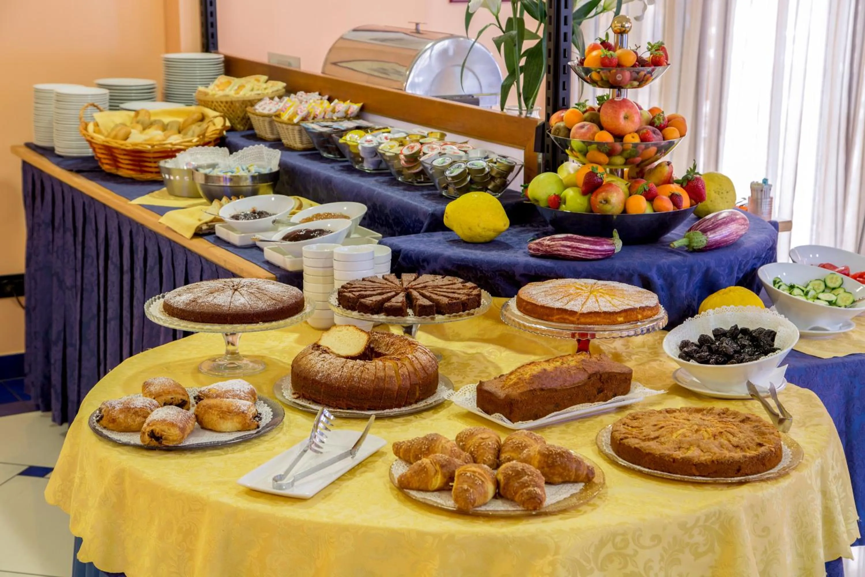 American breakfast in Best Western Blu Hotel Roma