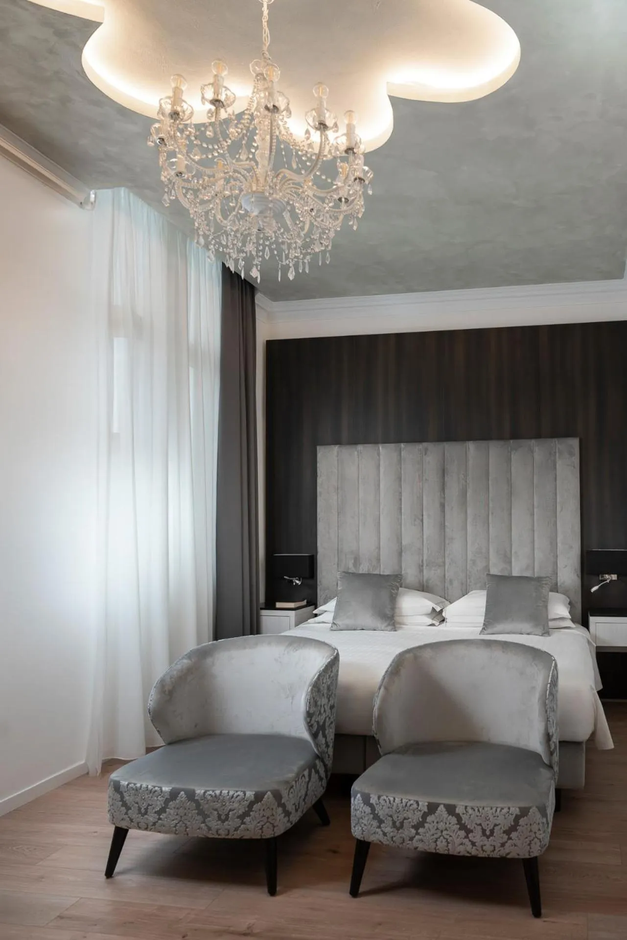 Bedroom, Bed in Albergo Rossini 1936 - Small & Charming