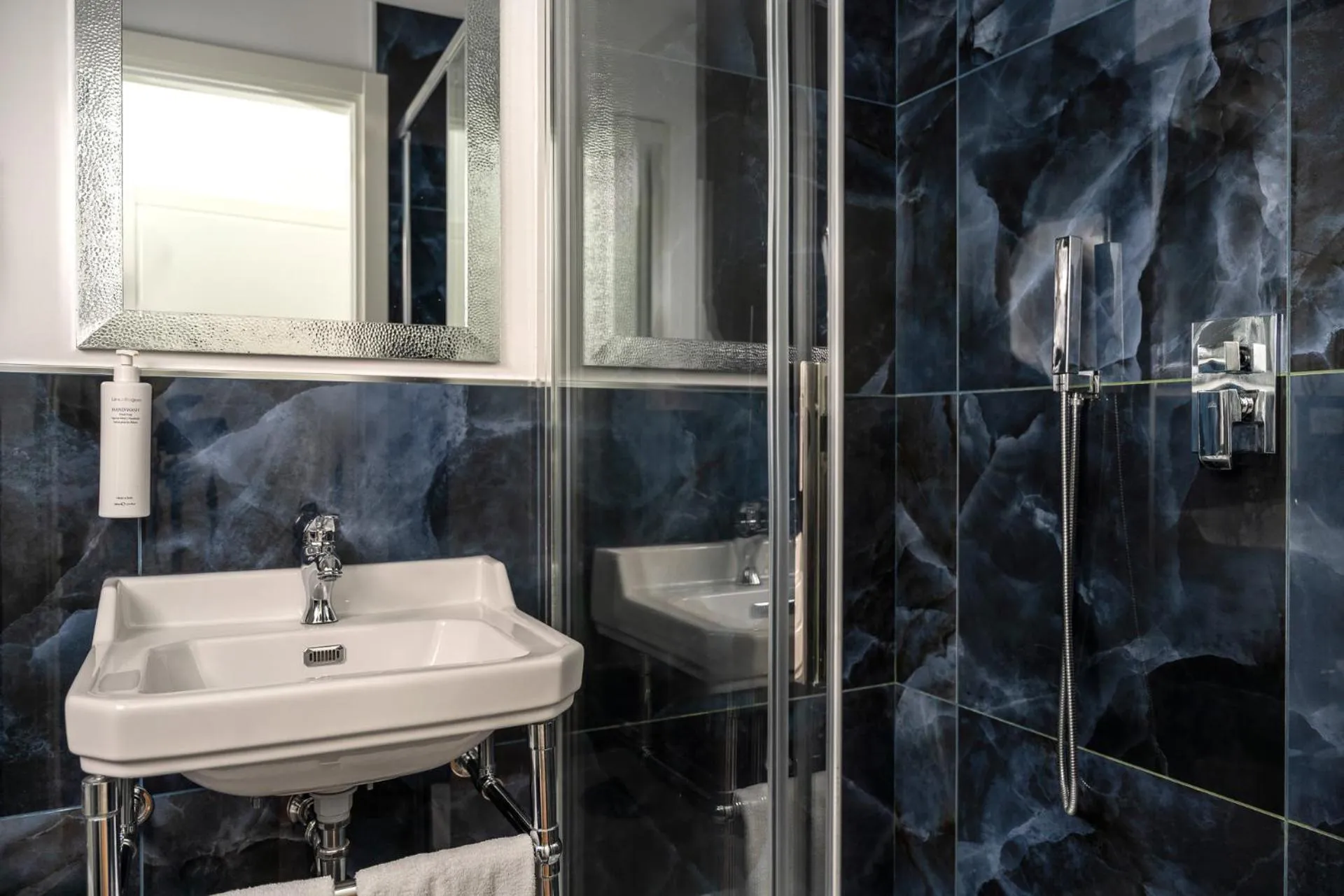 Bathroom in Albergo Rossini 1936 - Small & Charming