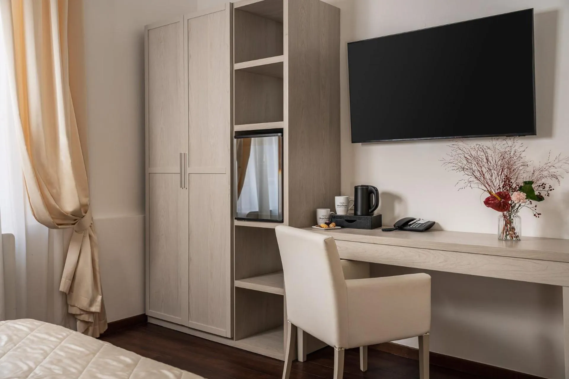 TV and multimedia, Bed in Albergo Rossini 1936 - Small & Charming