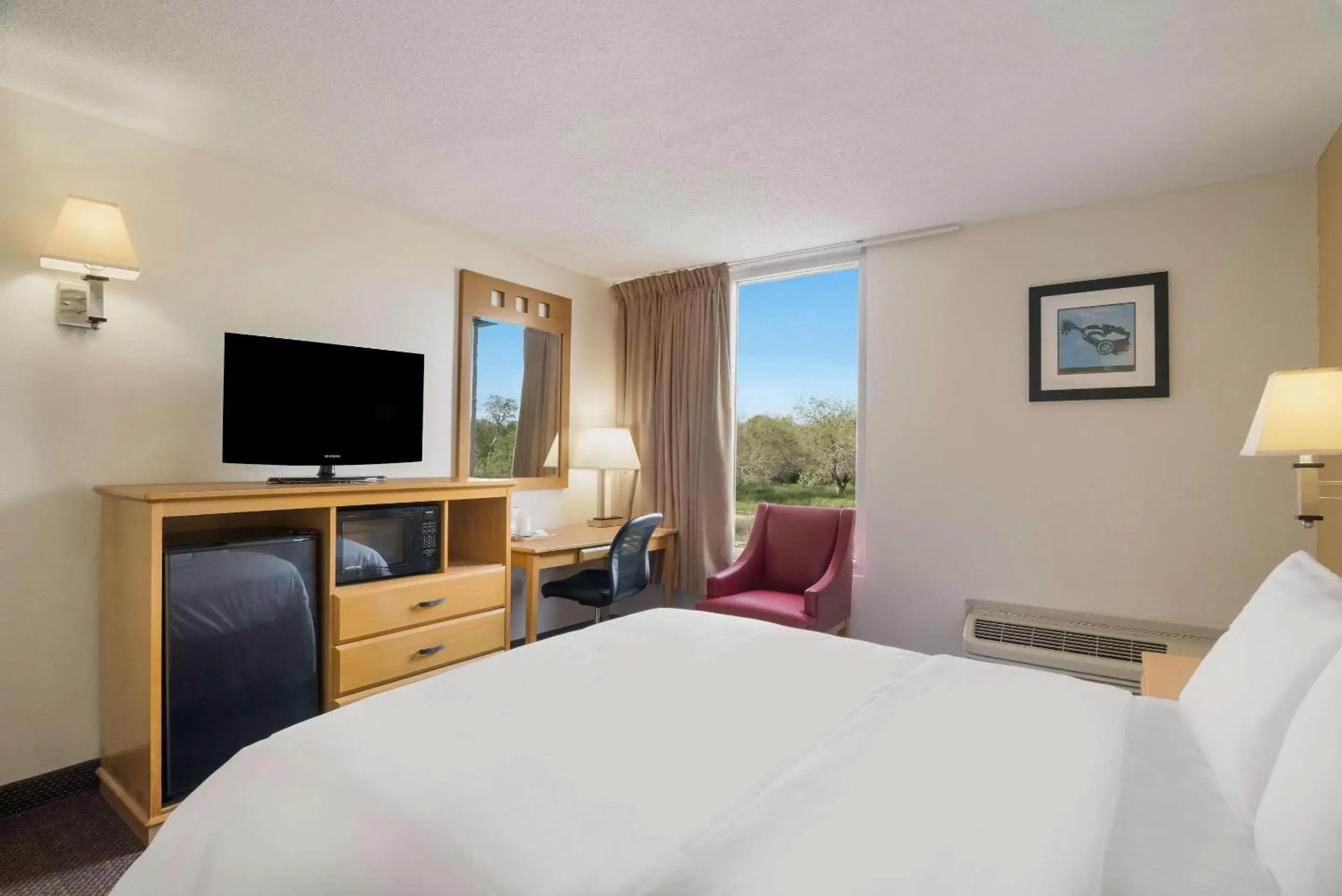 Bedroom, Bed in Quality Inn Bedroom, Bed in Quality Inn