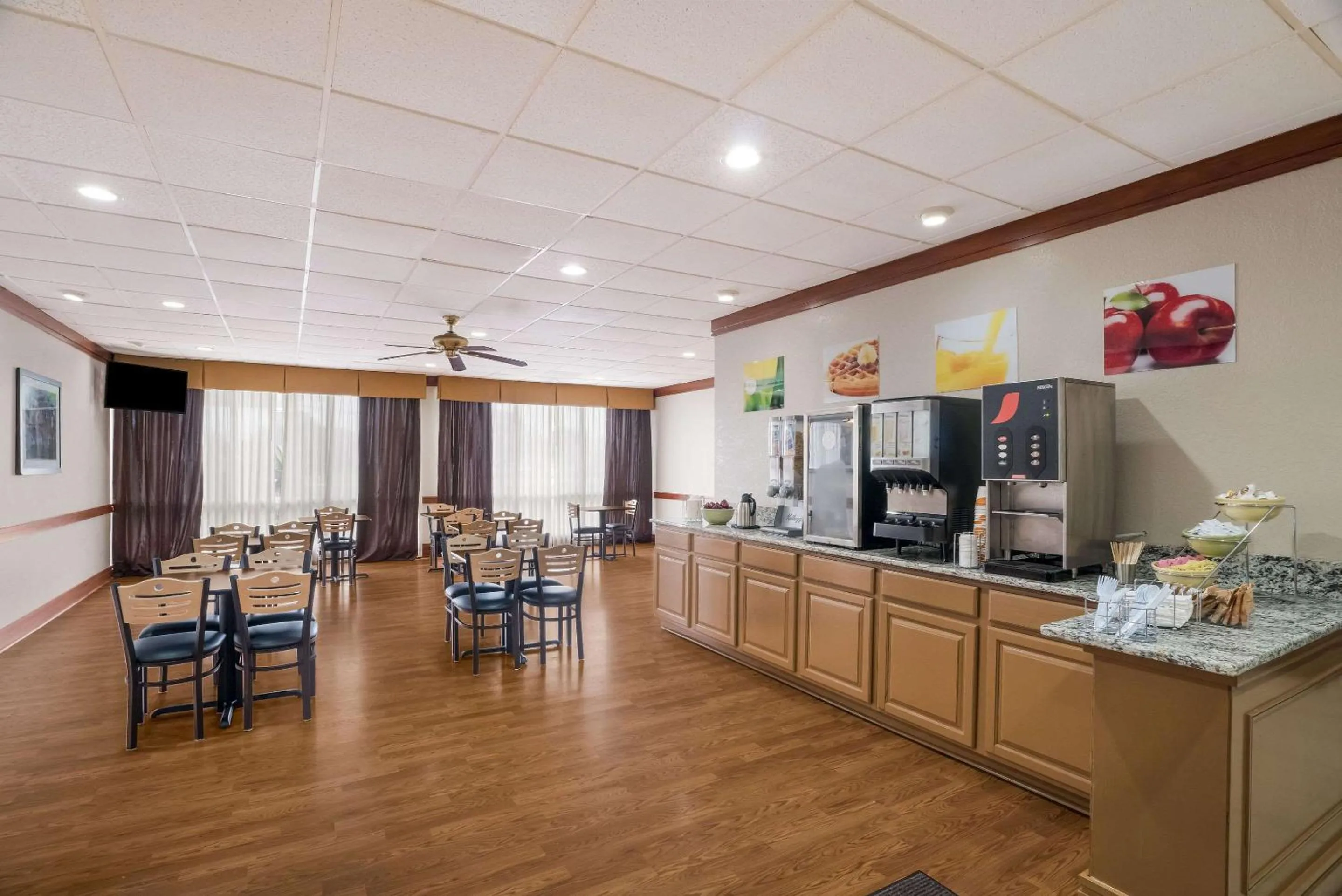 Breakfast in Quality Inn