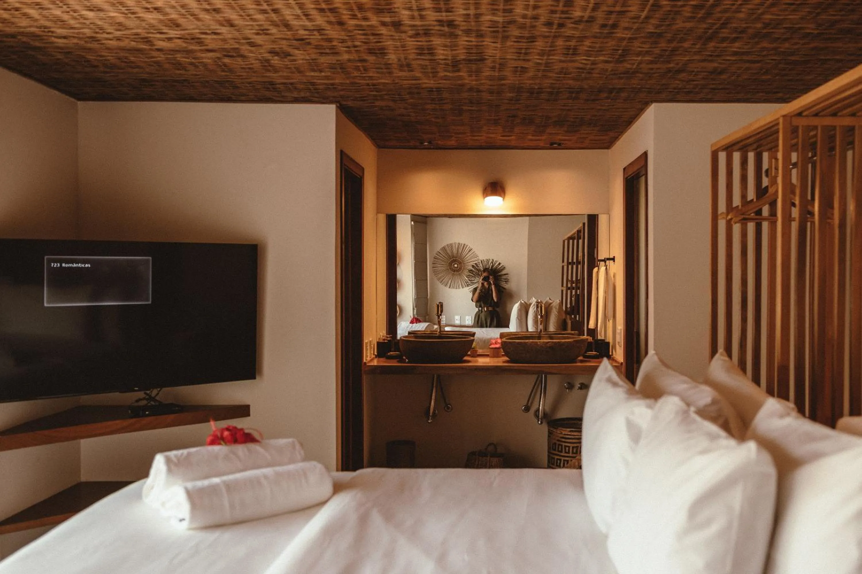 Communal lounge/ TV room, Bed in Pousada Moana