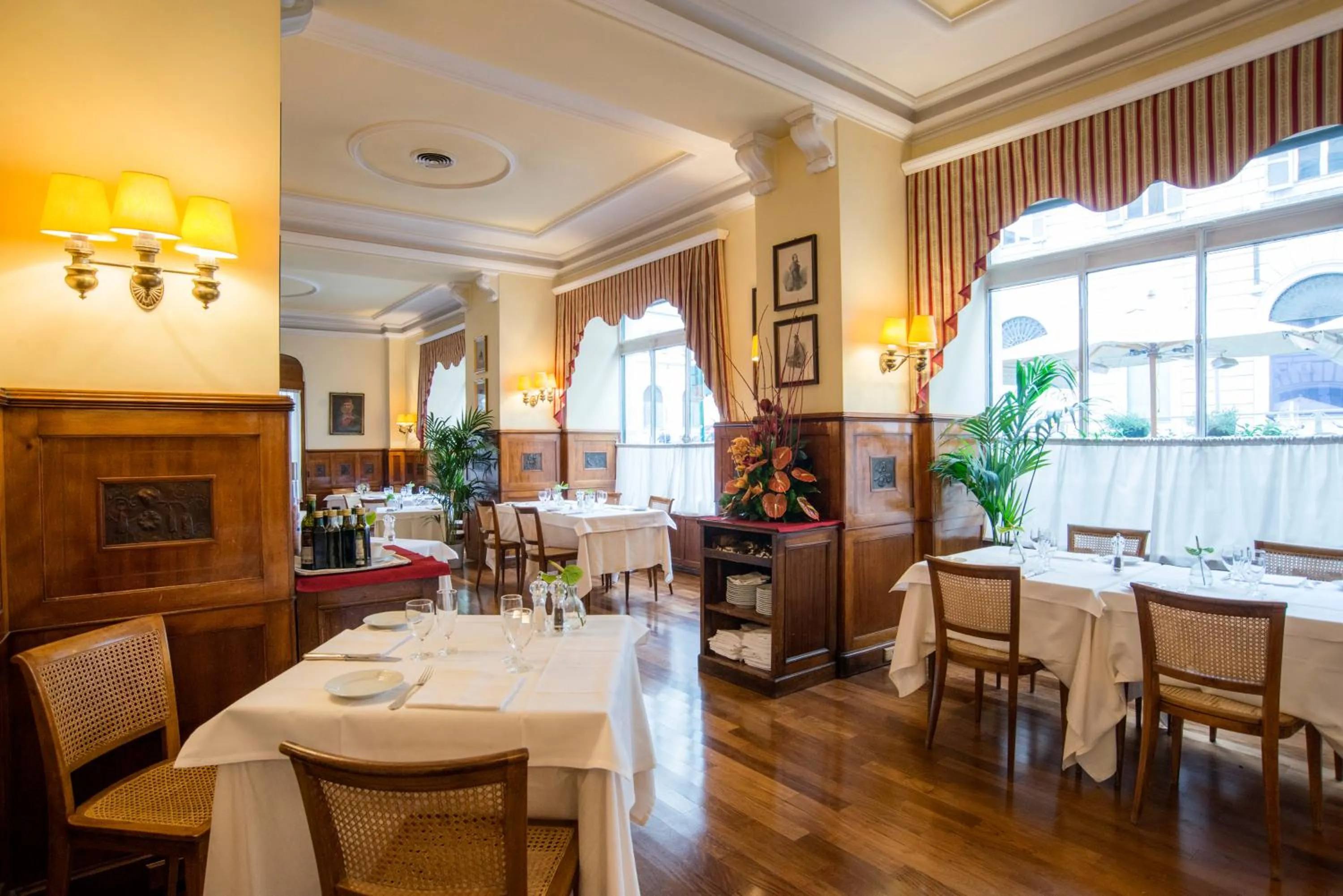 Restaurant/places to eat in Bettoja Hotel Massimo d'Azeglio