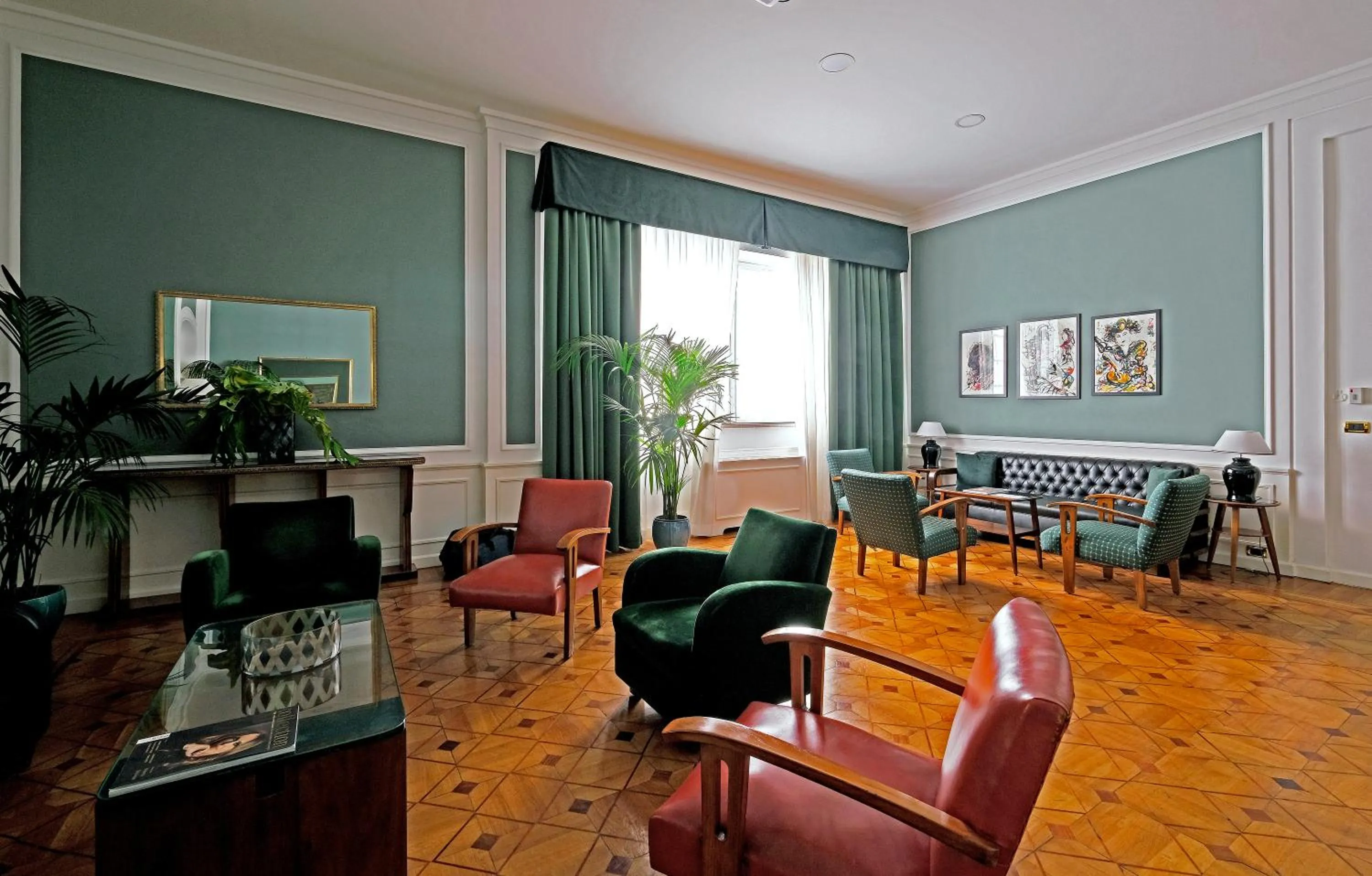 Communal lounge/ TV room in Bettoja Hotel Atlantico