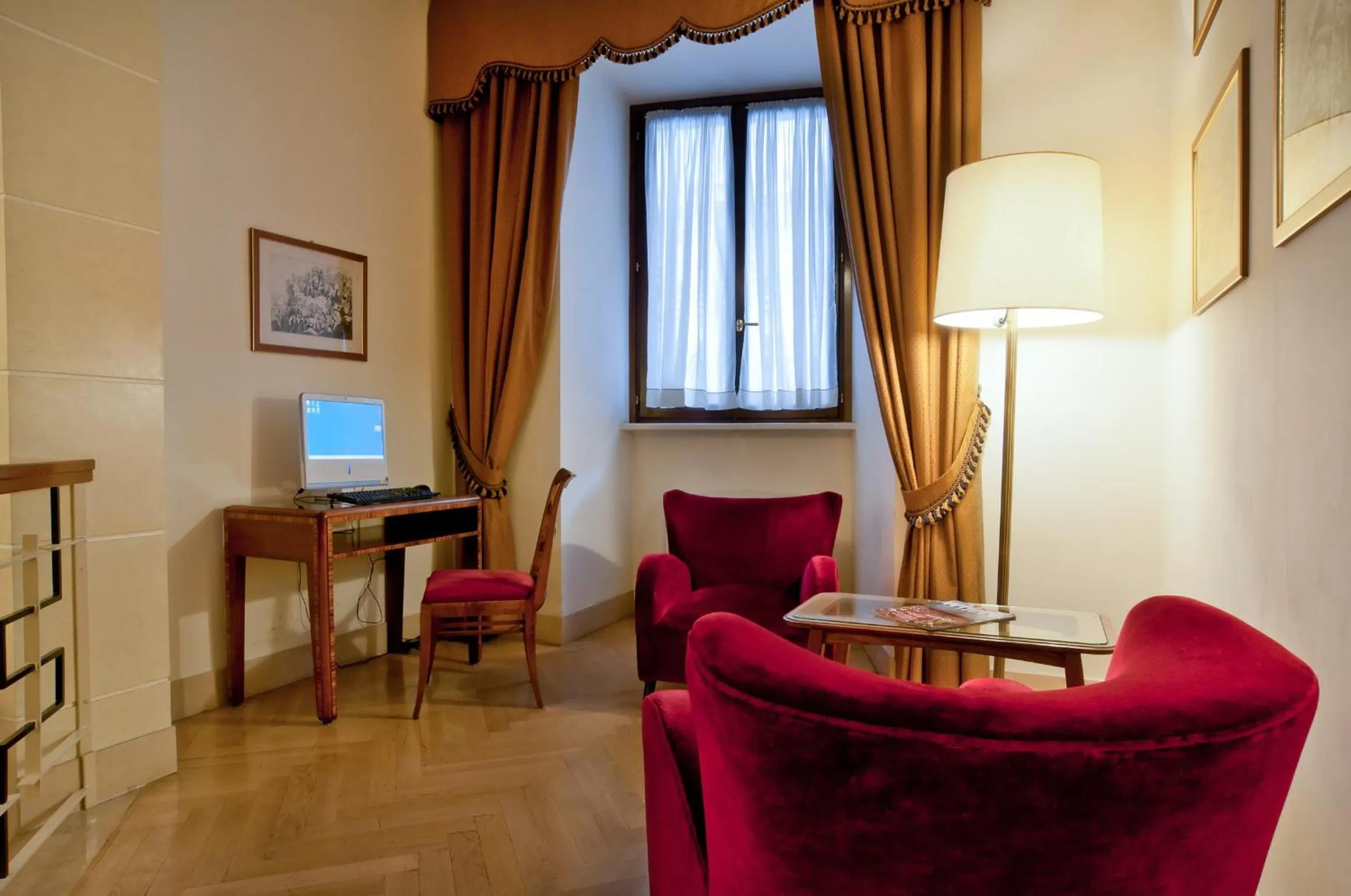 Communal lounge/ TV room in Bettoja Hotel Atlantico