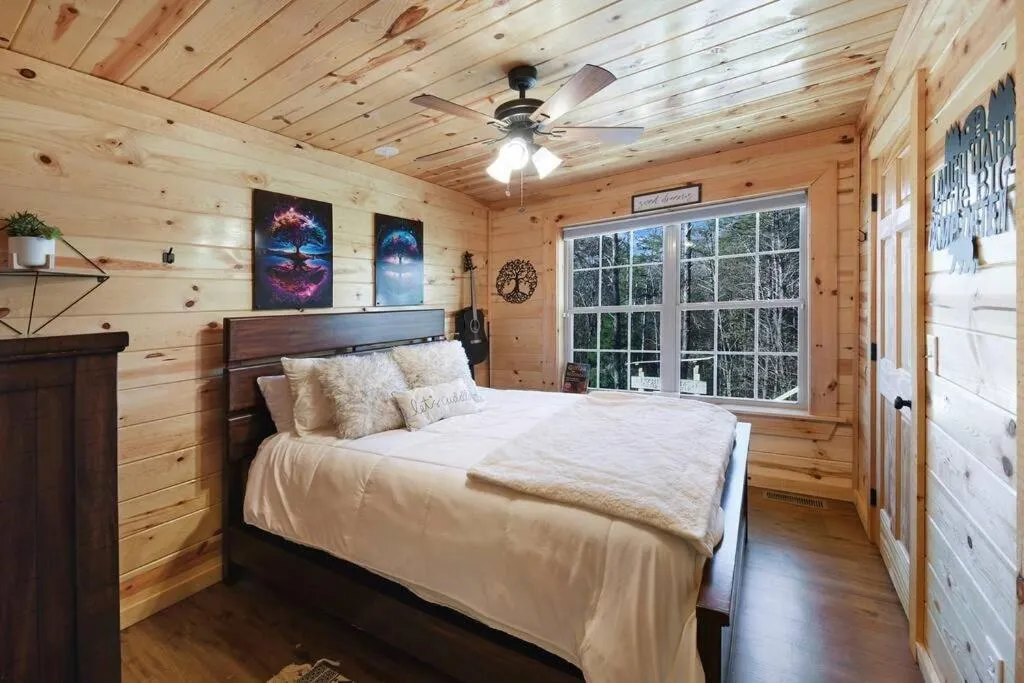 Bed in Enchanted Forest Cabin And Teepee! Lights & Laser Show! Private Hot Tub! Unique Stay!