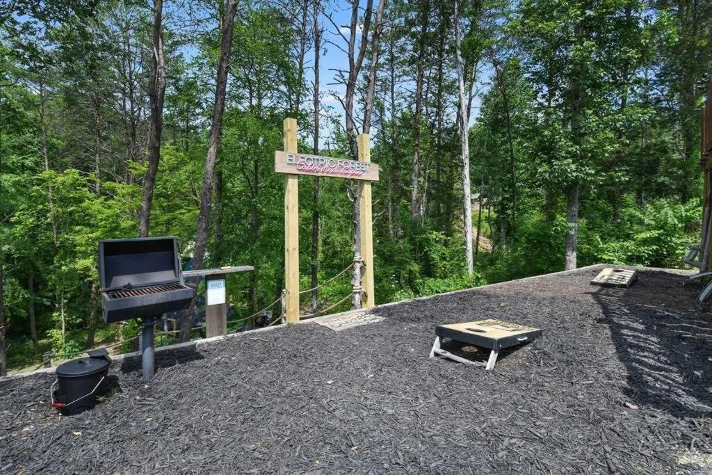 Enchanted Forest Cabin And Teepee! Lights & Laser Show! Private Hot Tub! Unique Stay!