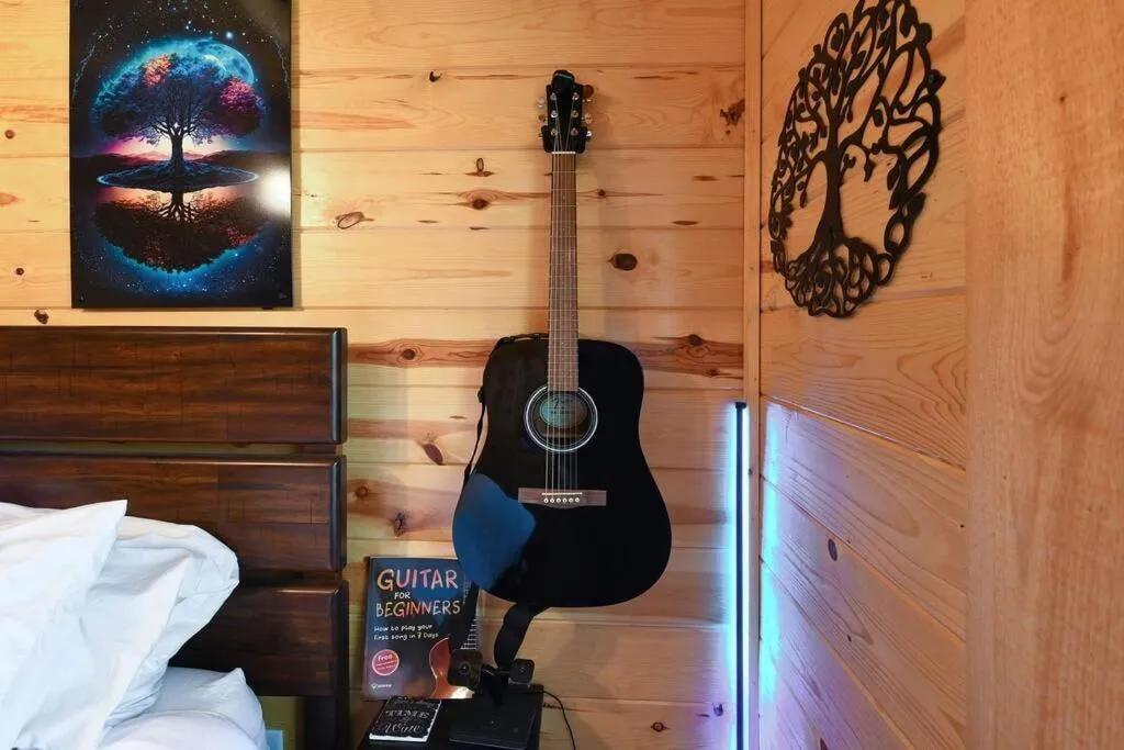 Enchanted Forest Cabin And Teepee! Lights & Laser Show! Private Hot Tub! Unique Stay!