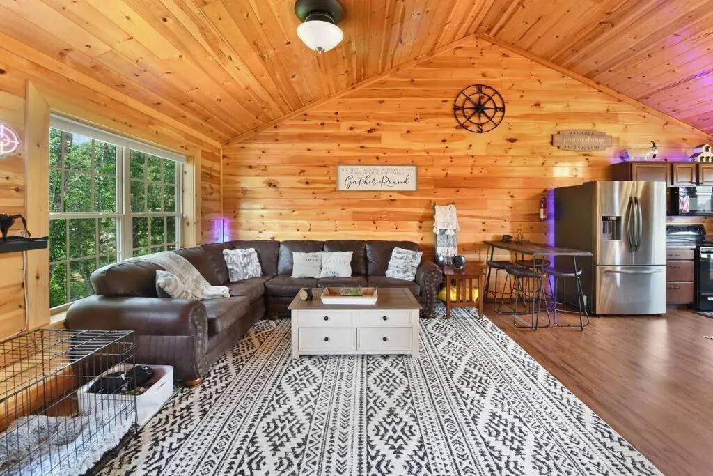 Enchanted Forest Cabin And Teepee! Lights & Laser Show! Private Hot Tub! Unique Stay!